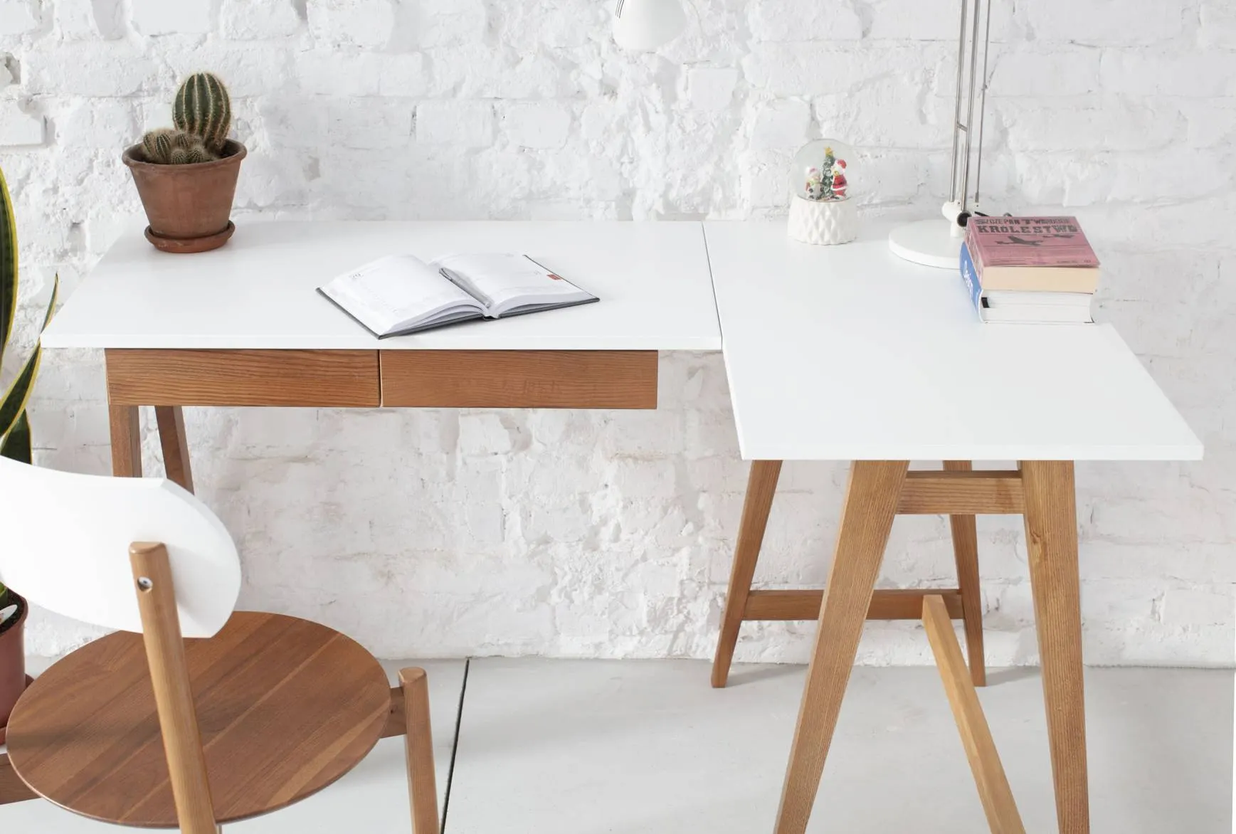 Biurko narożne z szufladami LUKA prawostronne 135x85 czarny blat/nogi kolor dąb - RGB_CDLUK2BLK_OAK_R