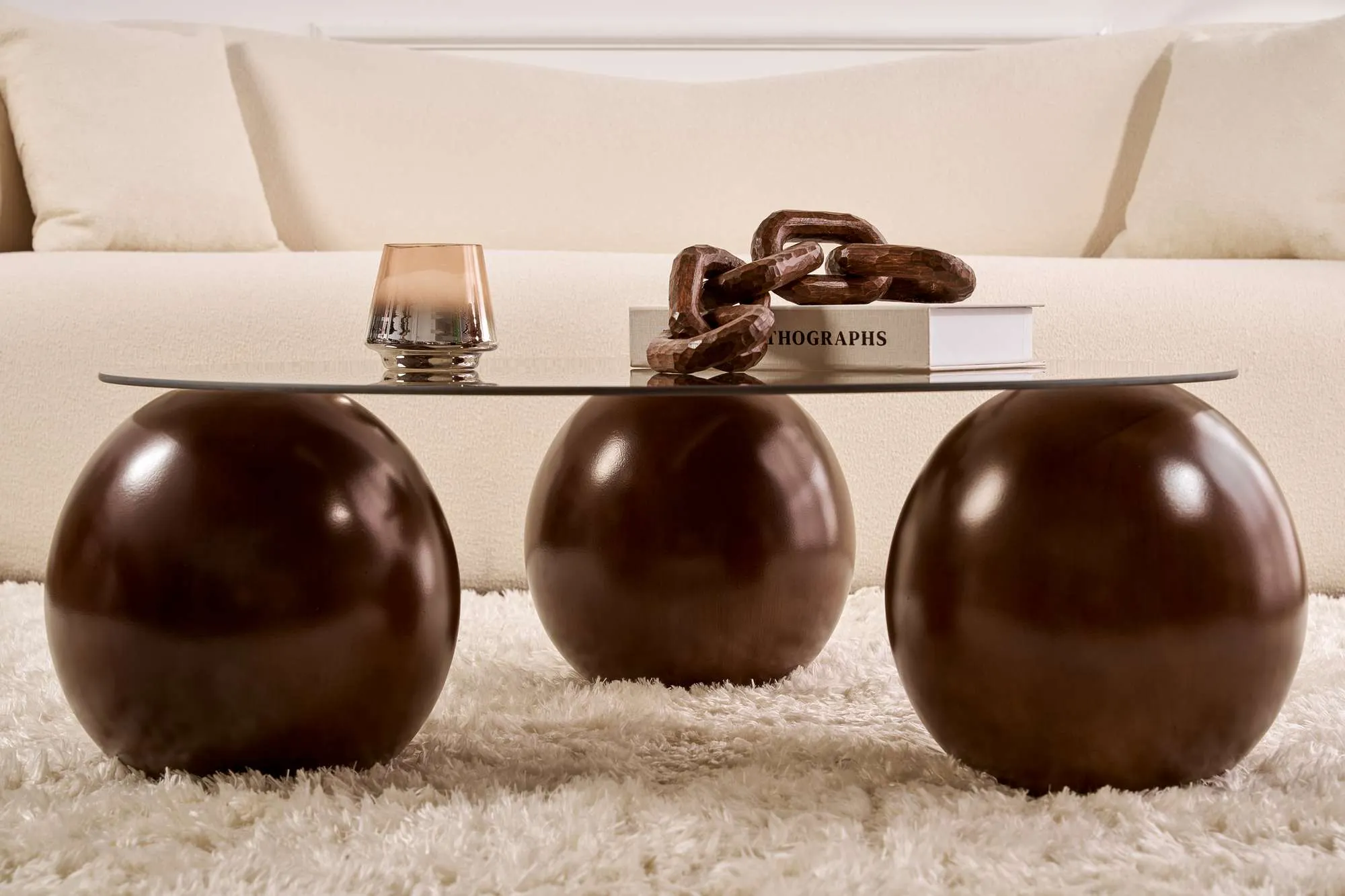 Stolik kawowy szklany okrągły MIRO 85 cm kuliste orzechowe nogi blat brązowy - ASI_857NRD1130