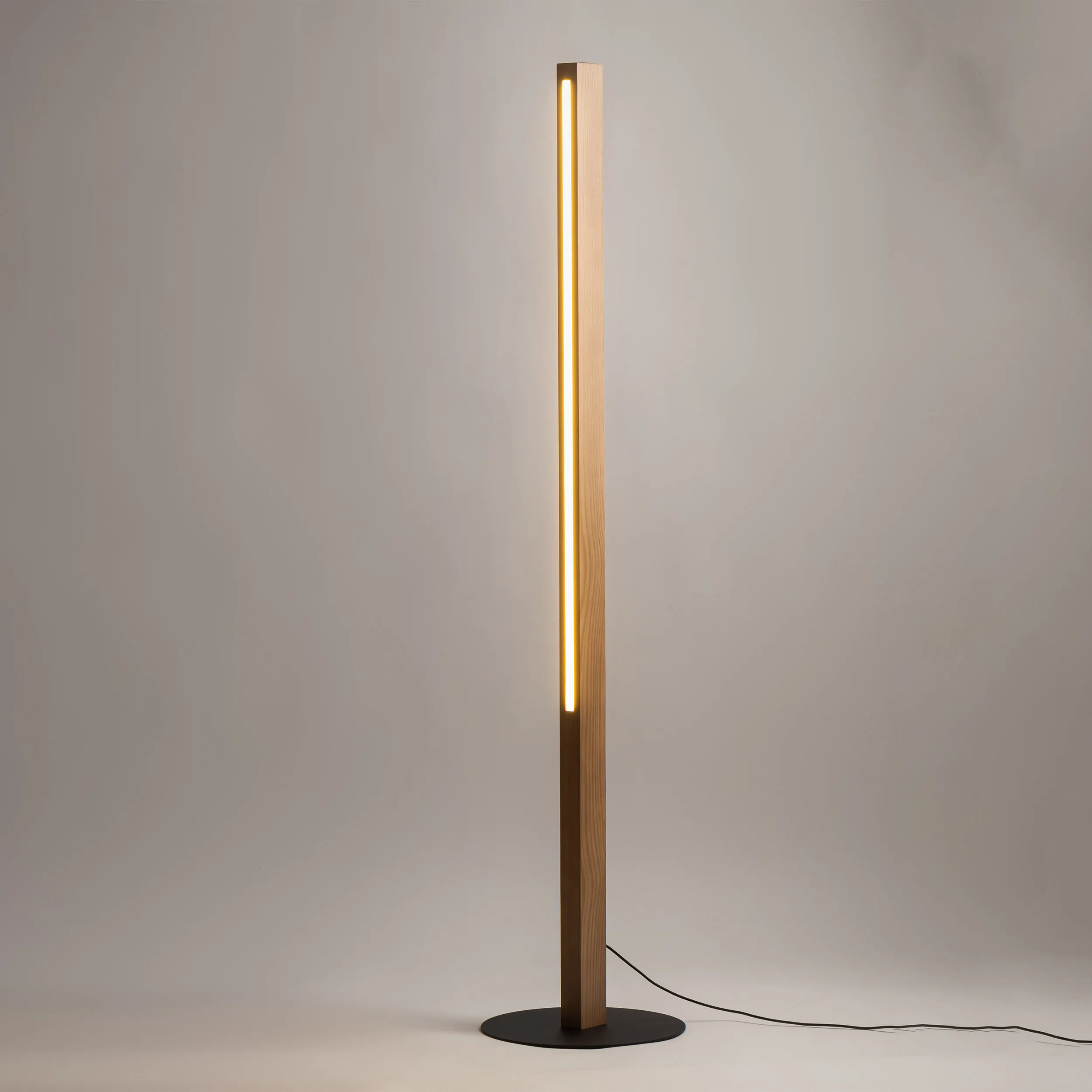 Lampa podłogowa TEO LED 15W czarna jasne drewno z włącznikiem 120x30cm - TK_1391