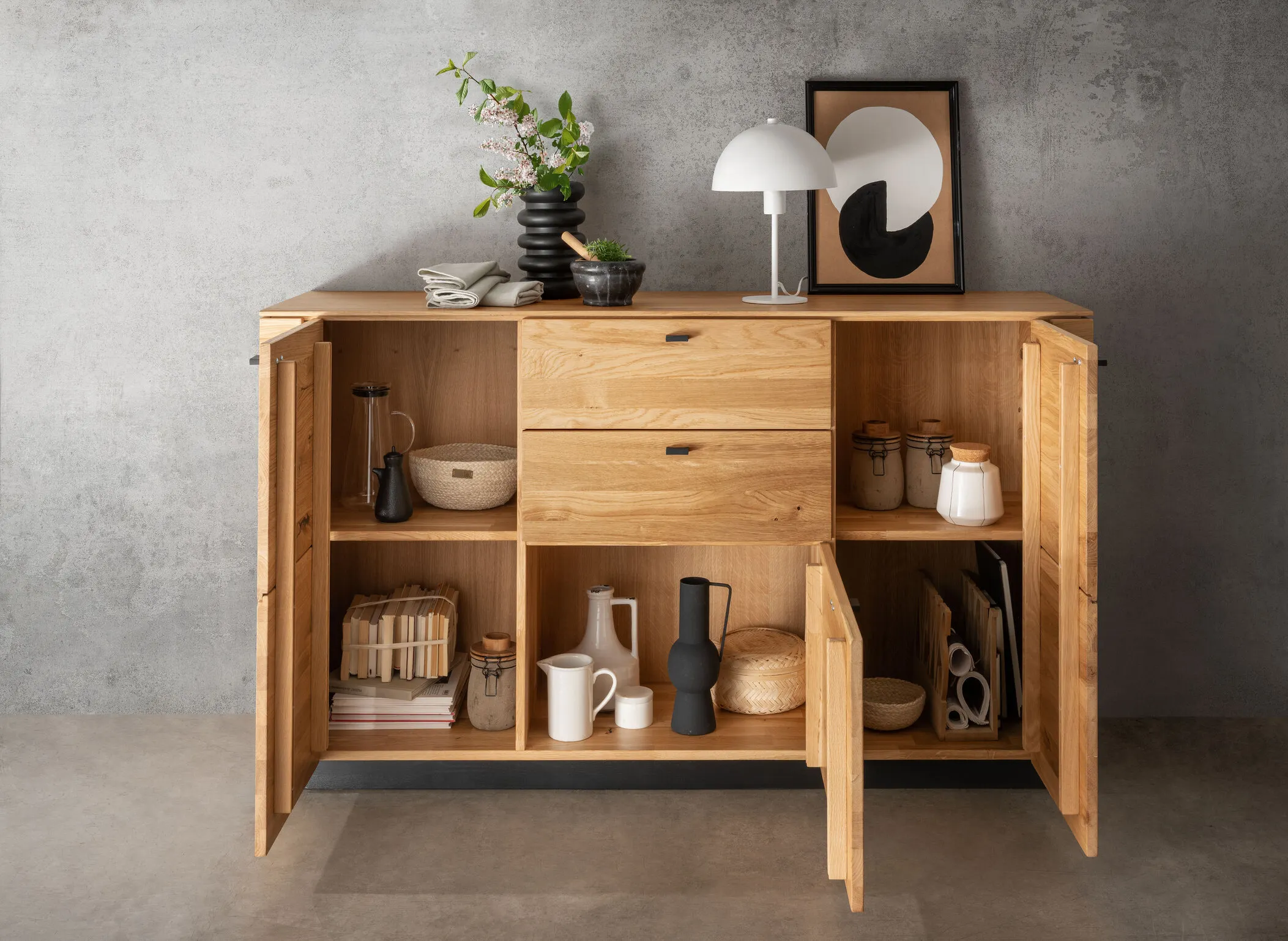 Komoda dębowa PRESENT 3-drzwiowa z 2 szufladami 157x86 - GK_103623060202