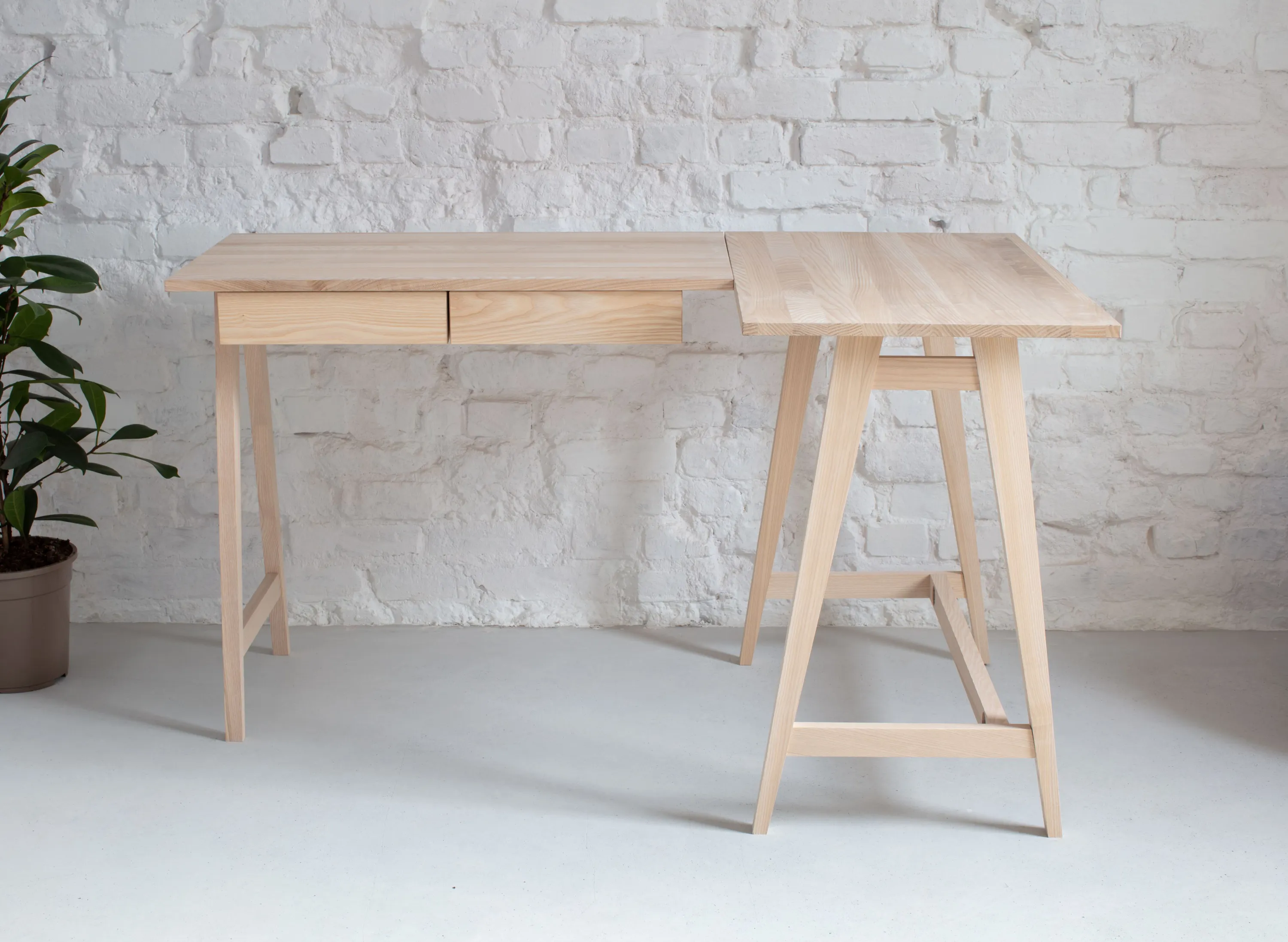 Biurko narożne z szufladami LUKA prawostronne 135x86 jesion naturalny - NRGB_CDLUK2WOOD_P