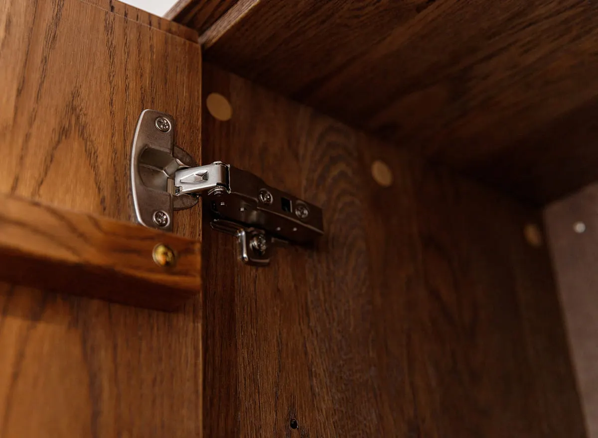 Komoda TV dębowa COLLODI 4-drzwiowa z oświetleniem 165 cm - tabacco - ZICOL06T