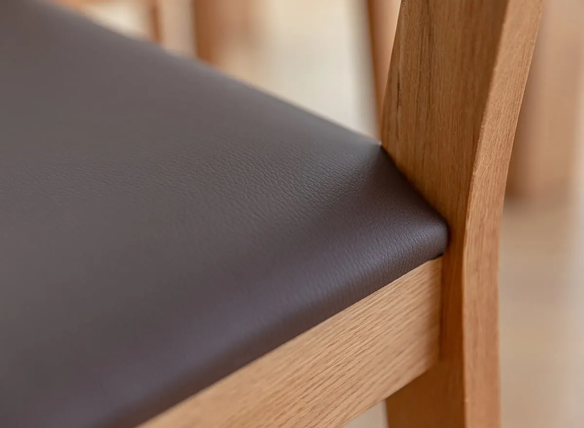 Krzesło dębowe PRATO z brązowym siedziskiem - dąb olejowany - KDBBR