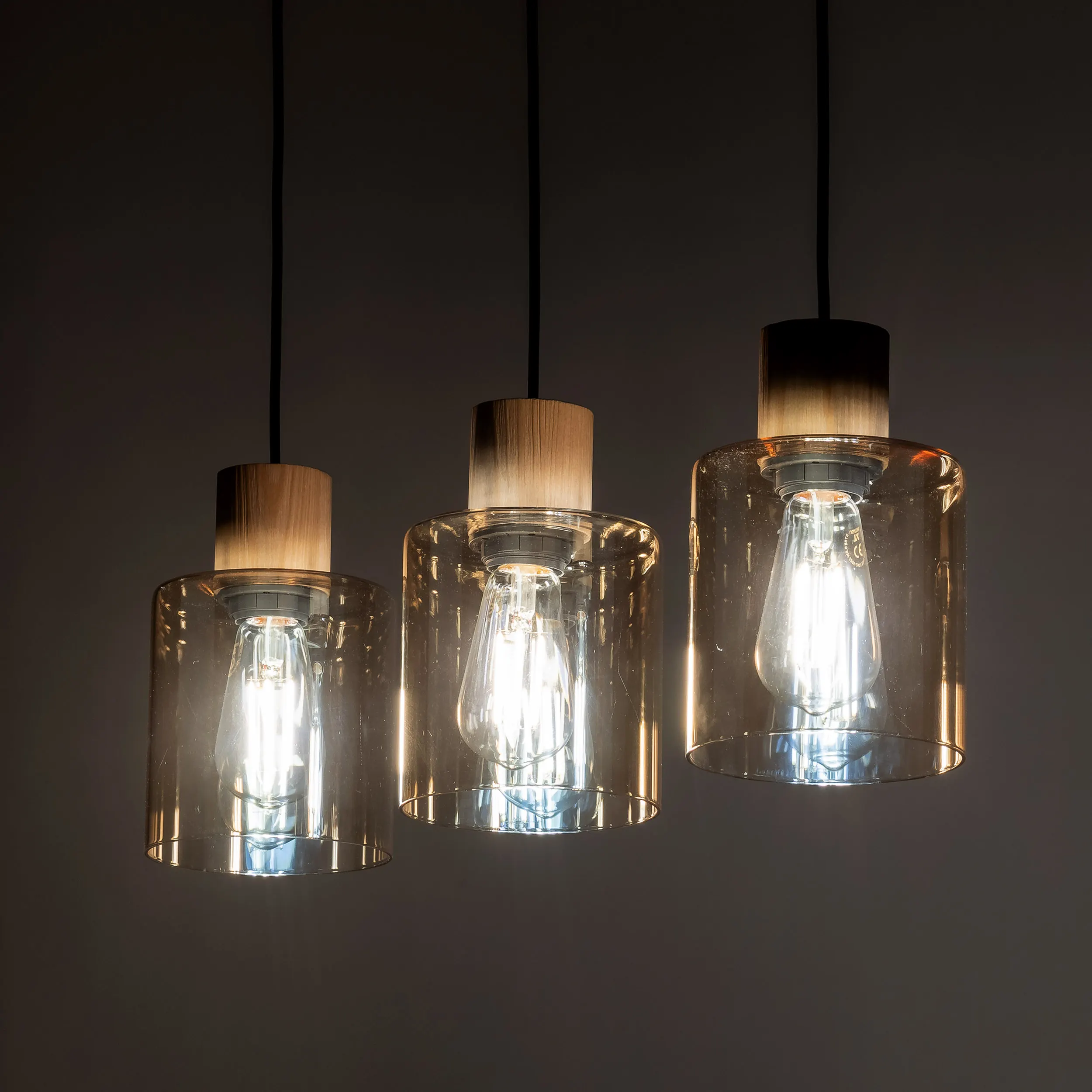 Lampa wisząca ORSON czarna z drewnianymi elementami bursztynowe szklane klosze 90x57x13cm - TK_4568