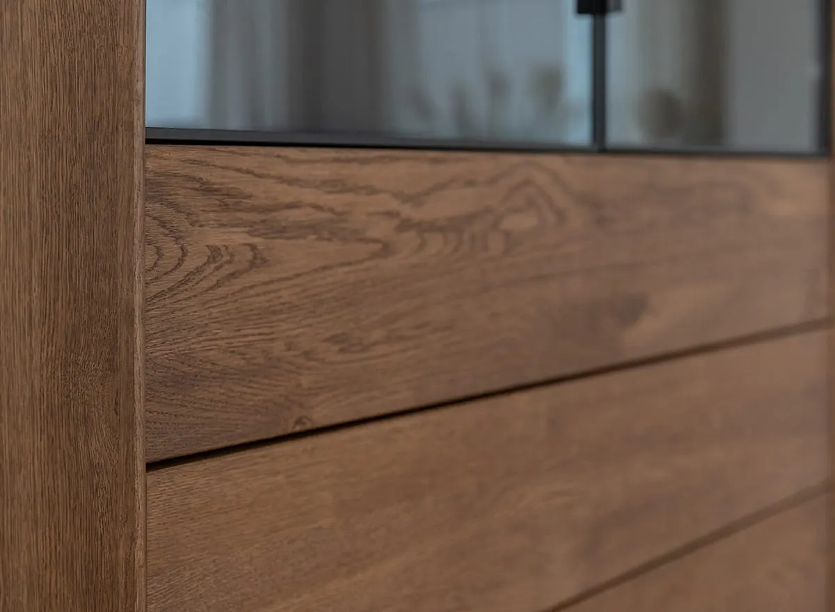 Witryna 2-drzwiowa z 3 szufladami MODERN LOFT dębowa - tabacco - PLMOL10ST