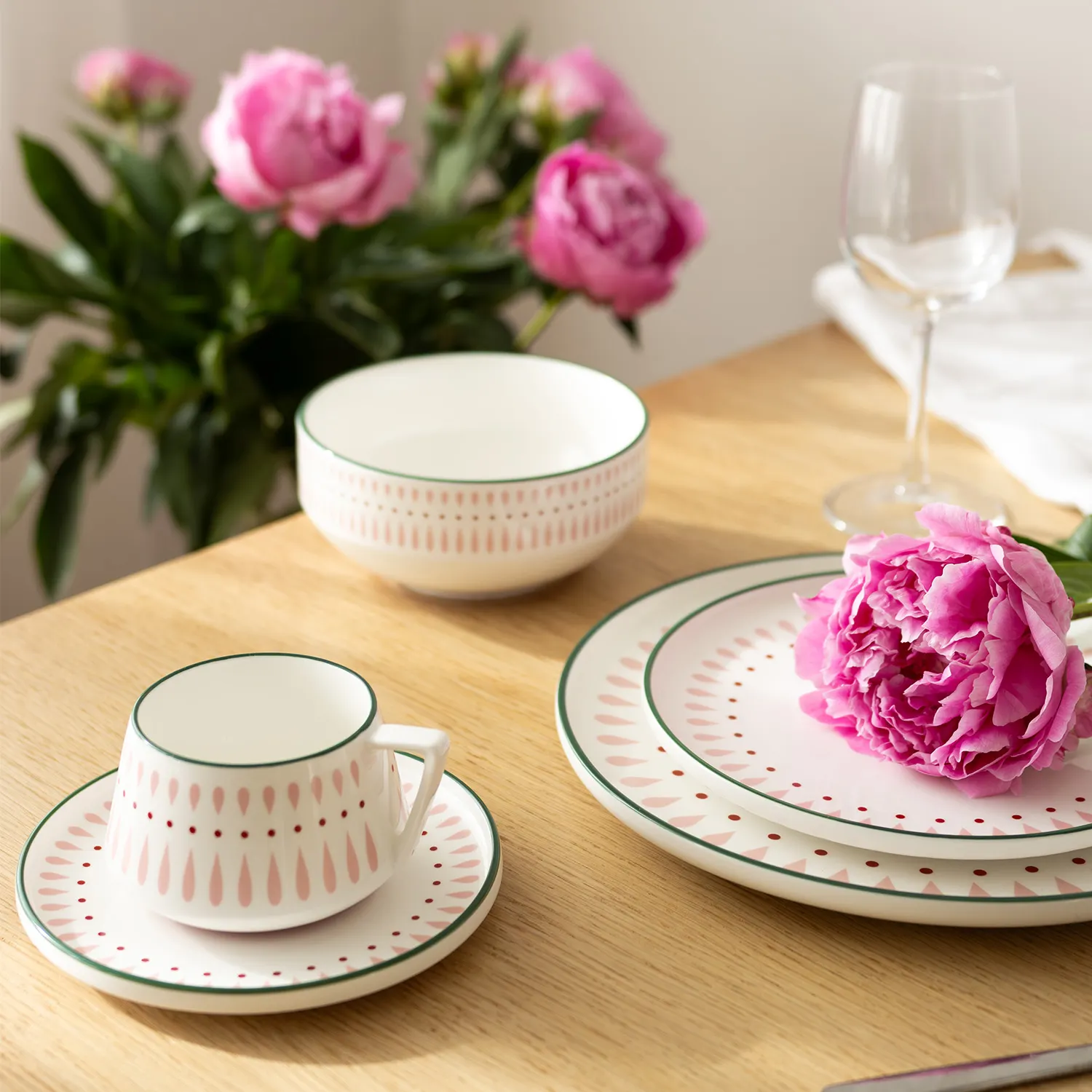 misa, talerz, kieliszek, róże, set ceramiczny