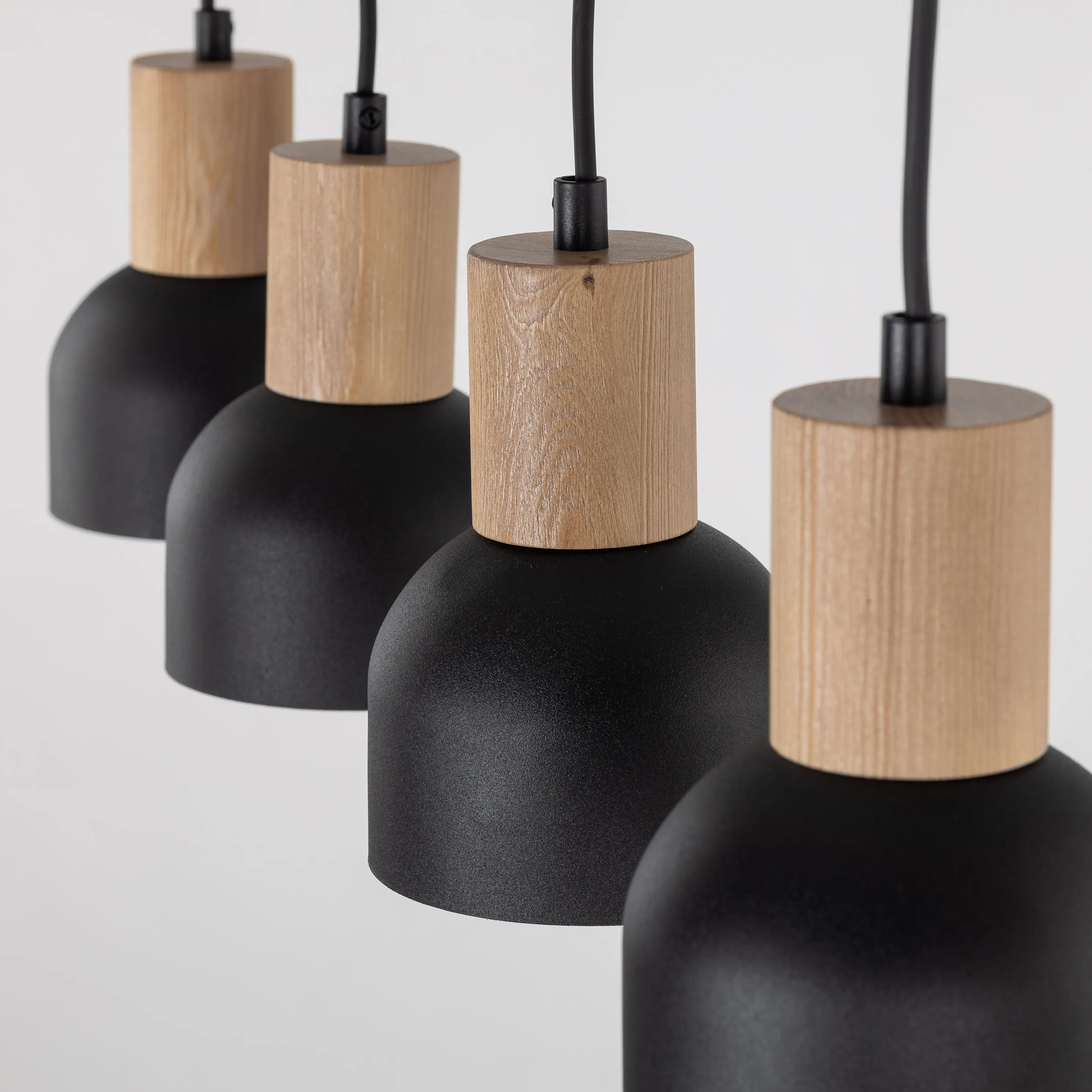 Lampa wisząca CAIRO czarna na listwie z drewnianymi elementami 120x80x11cm - TK_4896