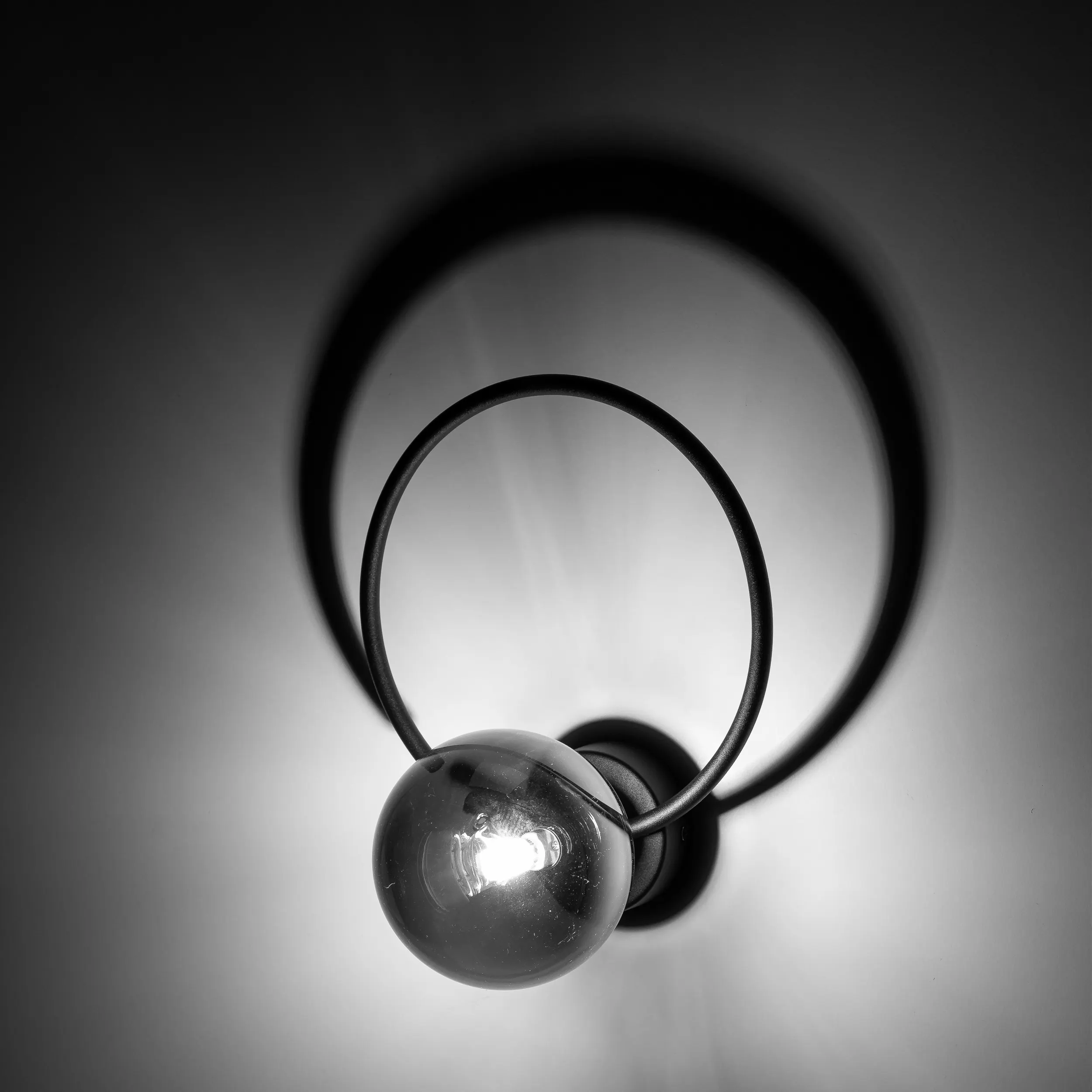 Kinkiet ANABELLE czarny metalowy szary okrągły szklany klosz 28x22x18cm - TK_5256