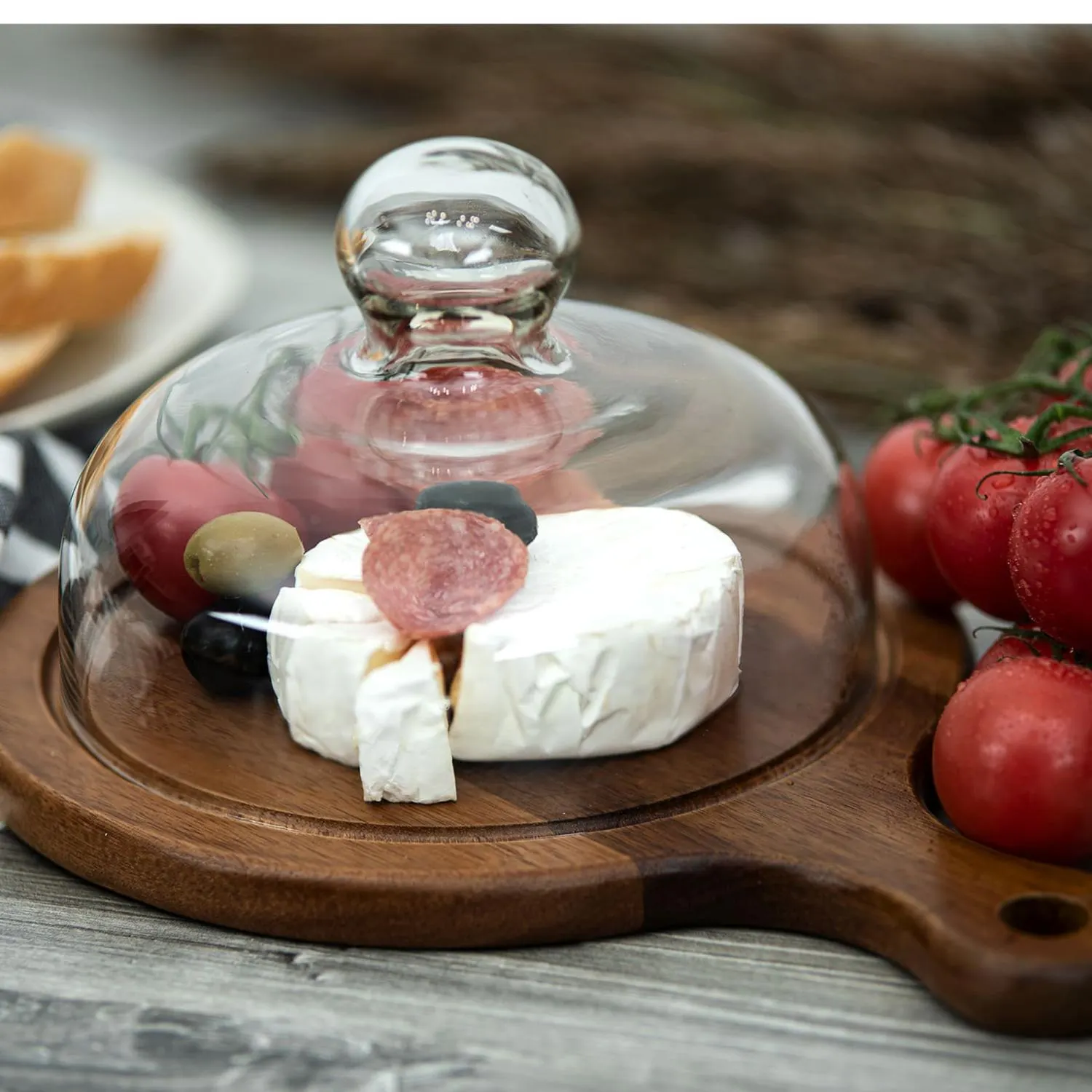 image sery cheese, kabanosy, ser, wędzona kiełbasa, warzywa i owoce