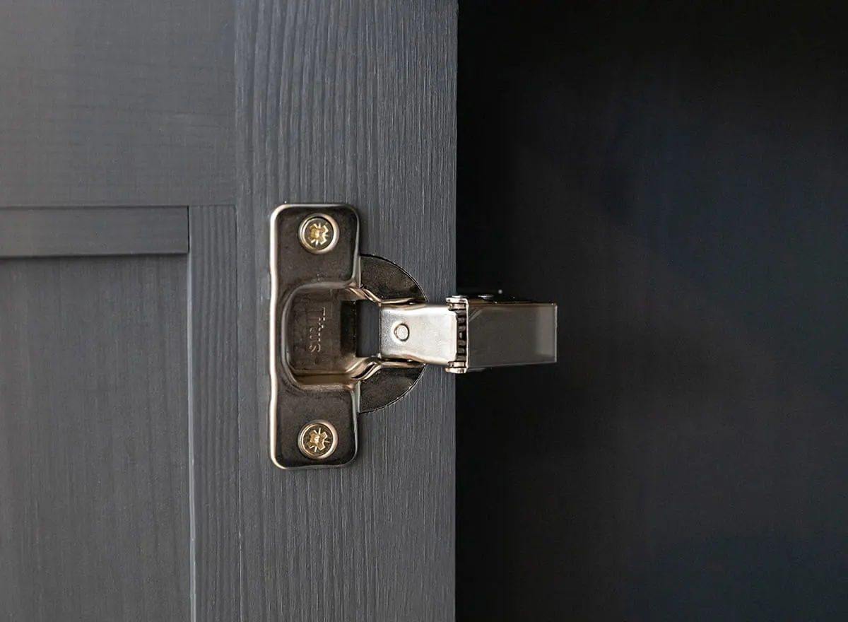 Komoda 3-drzwiowa z 3 szufladami BELLUNO ELEGANTE grafit, naturalna sosna - PL002G/P