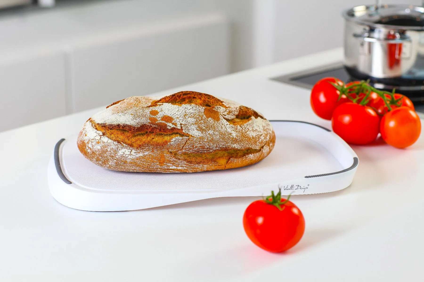 chleb, bochenek, pieczywo, mąki, czerwień pomidorów