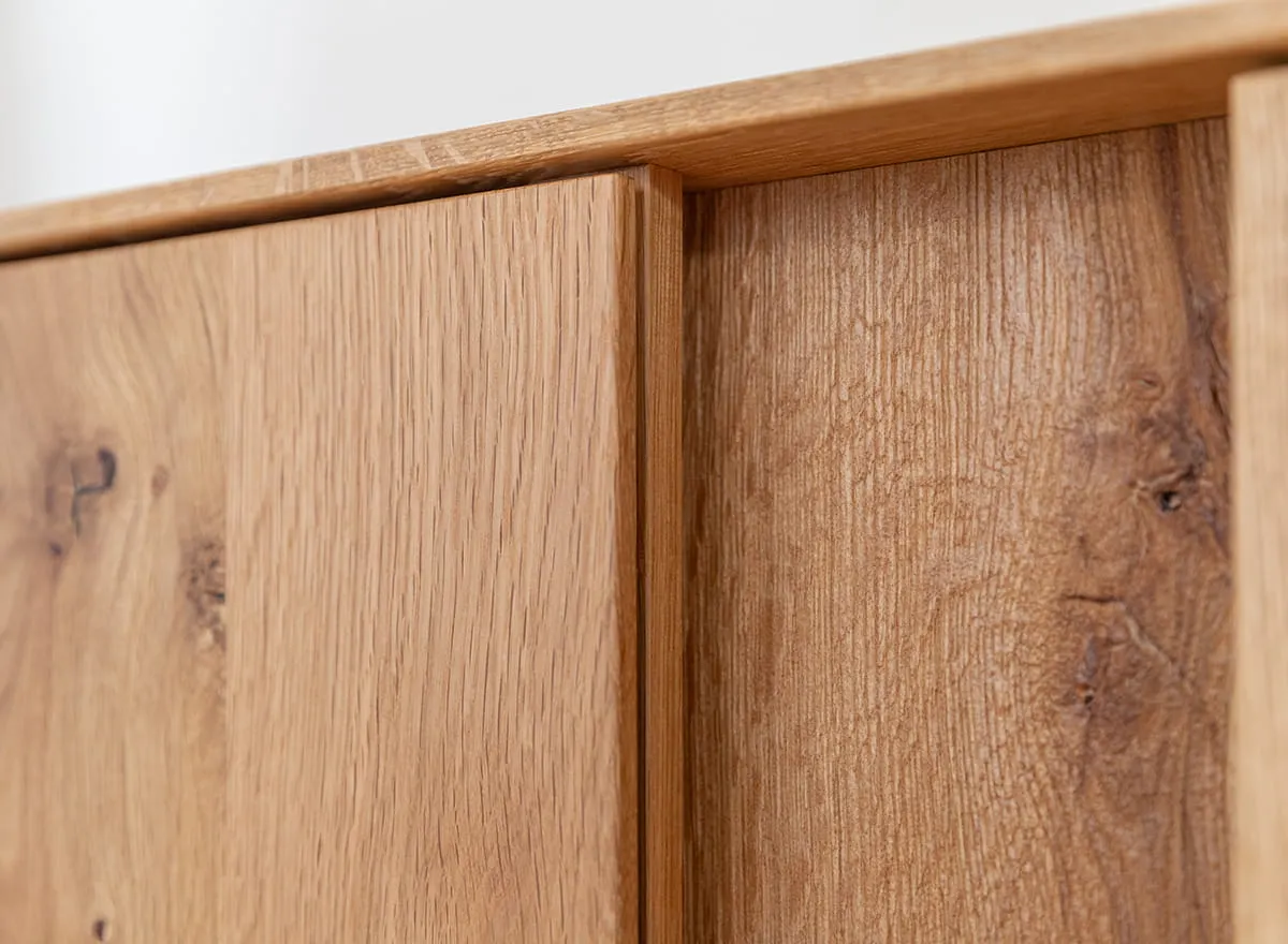 Komoda TV dębowa COLLODI 4-drzwiowa z oświetleniem 165 cm - dąb olejowany - ZICOL06