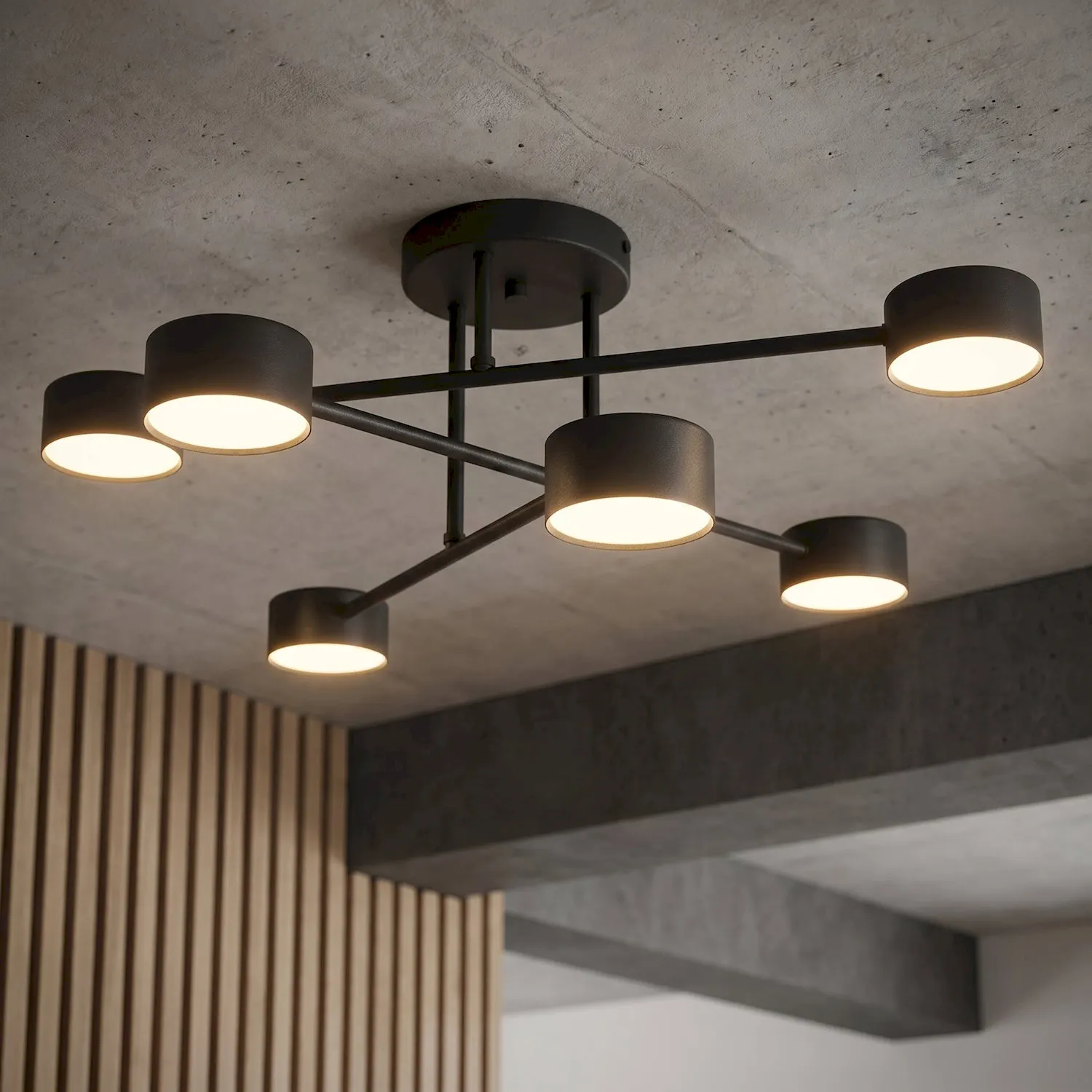 lampa sufitowa, średniowy plafon, metalowa konstrukcja, czarna kolor, kuliste źródła światła