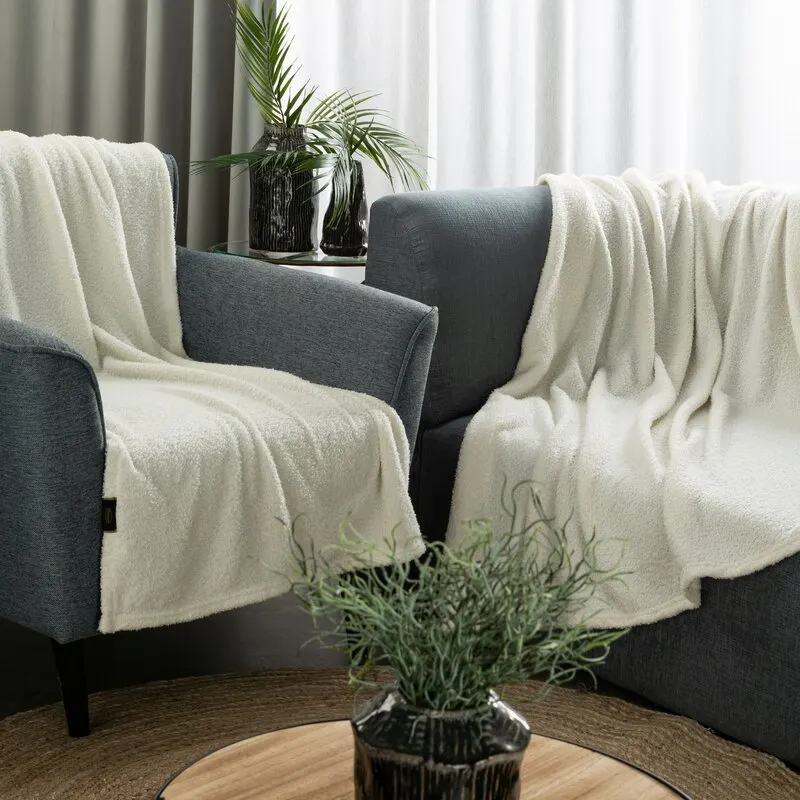 KOC - Narzuta na fotel BUKLA 70 X 160 cm Kremowy - EU_438666