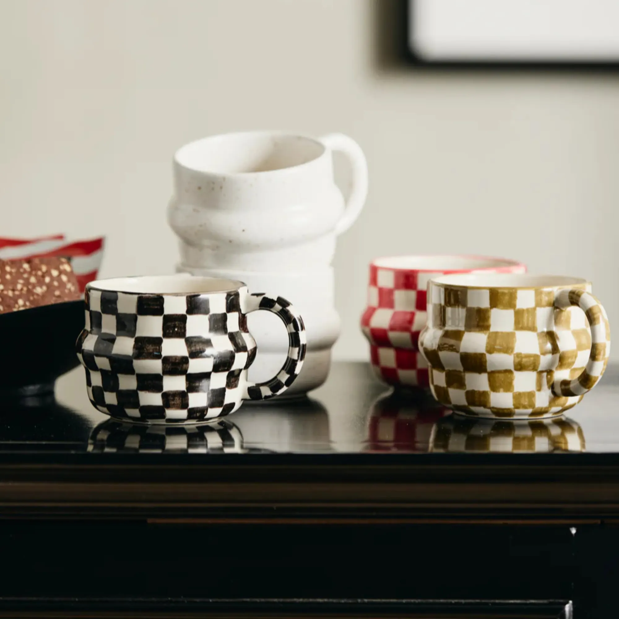 image kubek, filiżanka, wzór szkocki, czarno-biały, keramika