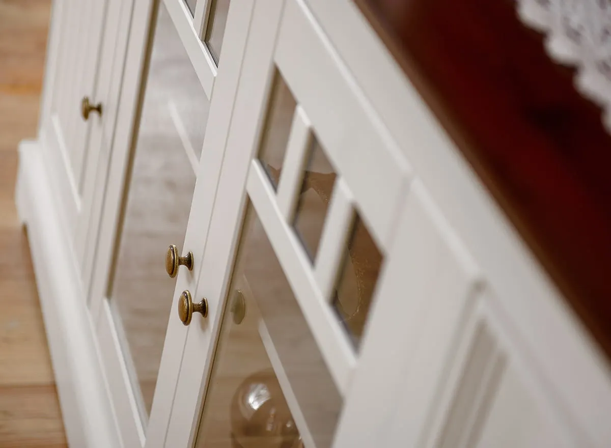 Komoda z przeszkleniem BELLUNO ELEGANTE 4-drzwiowa z 2 szufladami biała, orzech - PL003B/O