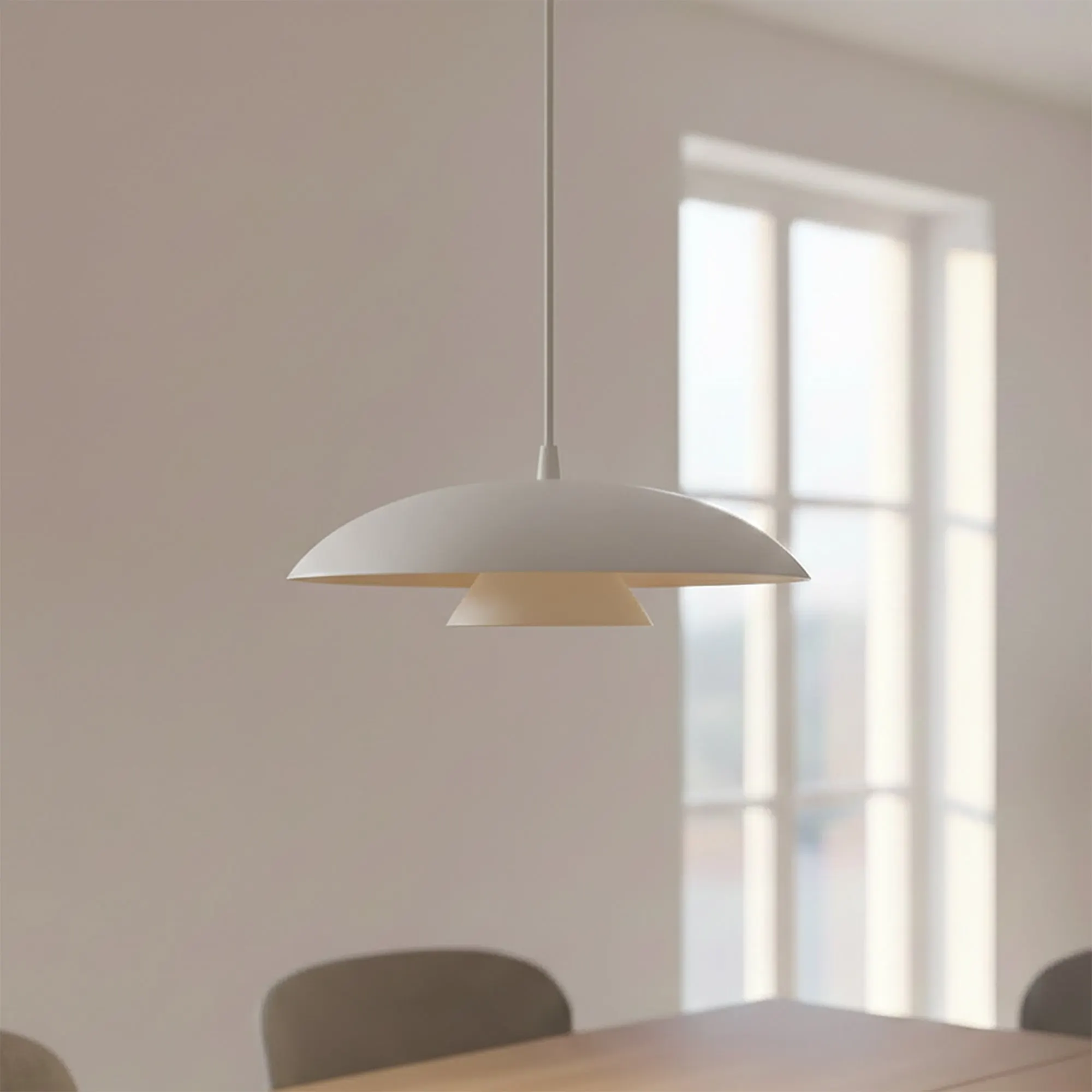 lampa wisząca, połysk, biała, minimalistyczna, installowana nad stół