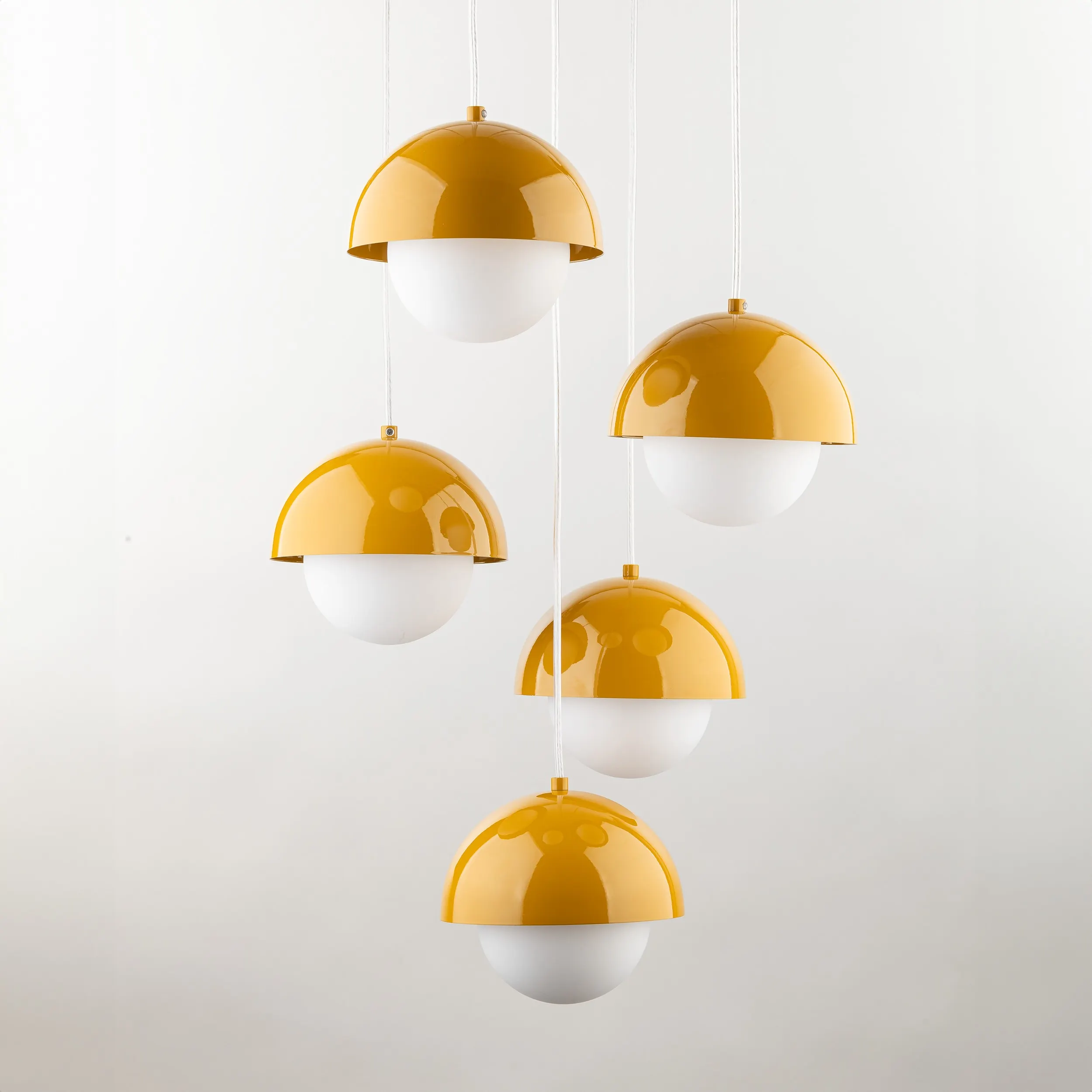 Lampa wisząca BONO żółta z białymi przewodami oraz okrągłymi szklanymi kloszami 140x32cm - TK_10268