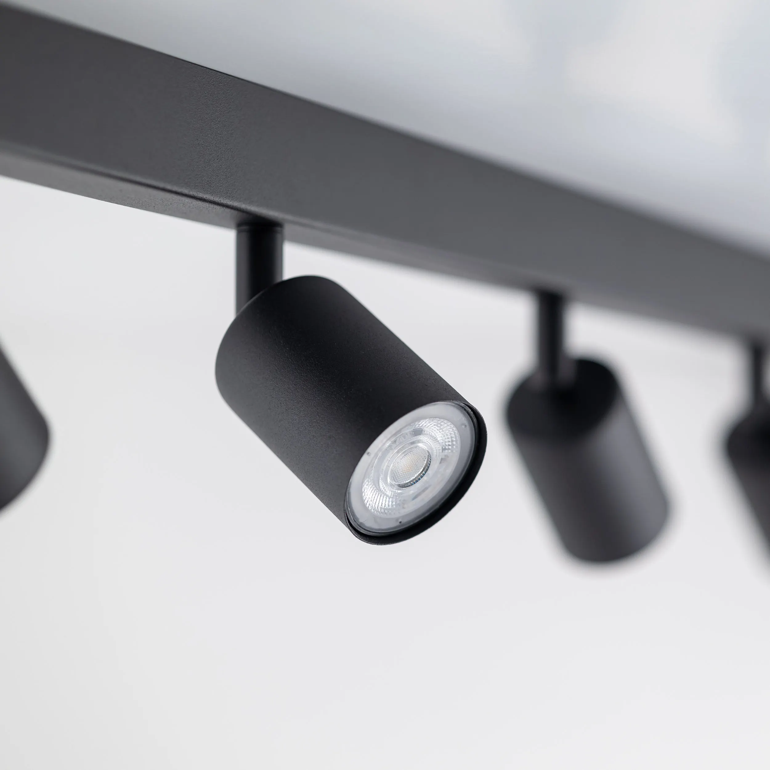 Lampa sufitowa TOP czarna regulowana 129x19x15cm - TK_6178