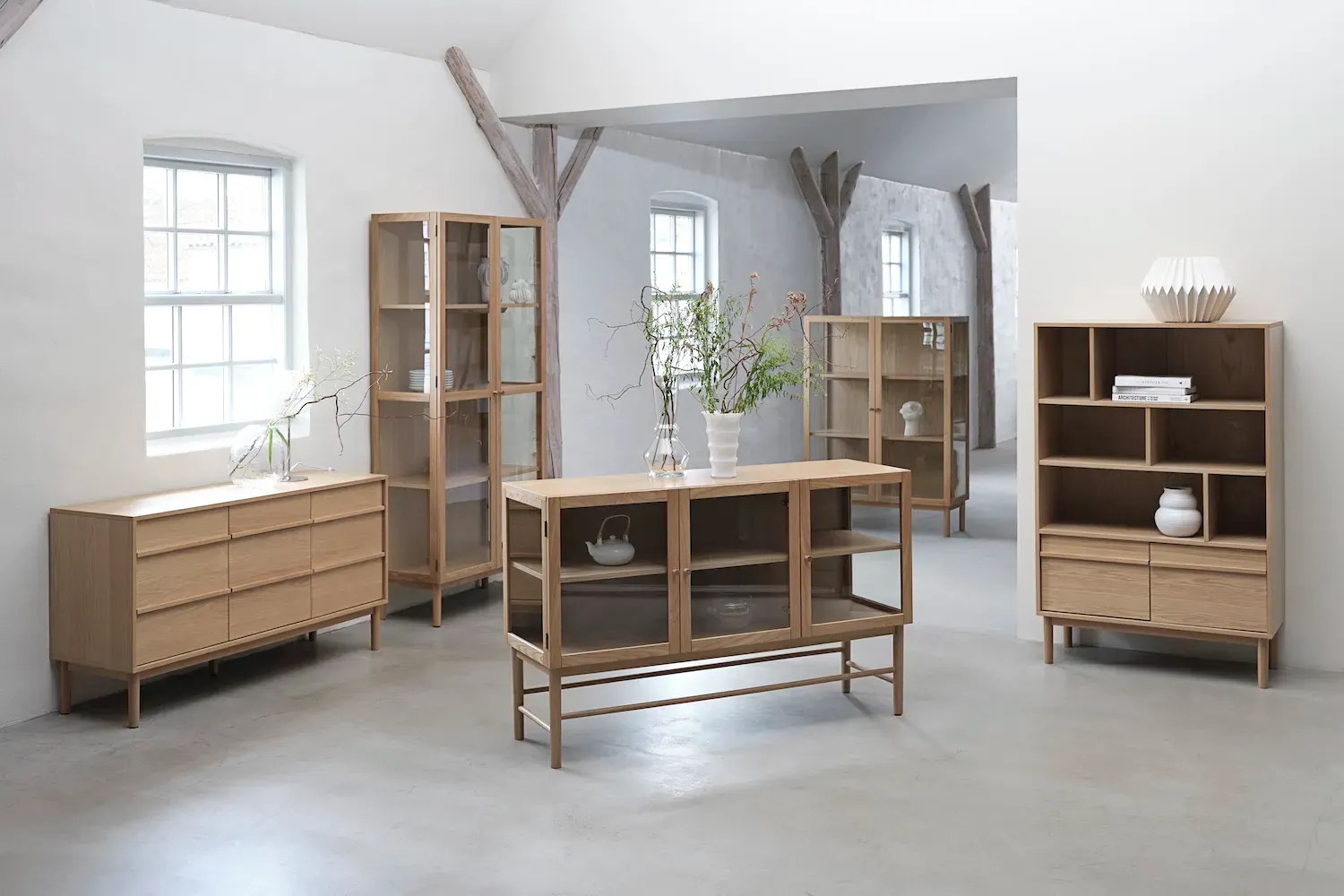 Komoda 3-drzwiowa z 1 szufladą PONZA 140 cm kolor: dąb — zdjęcie 9