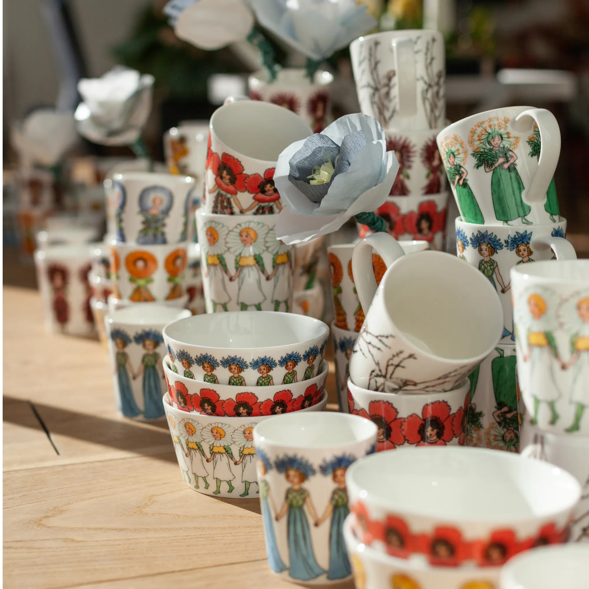 mugs, porcelana, kolorowe, wzory ludzi, szklane?