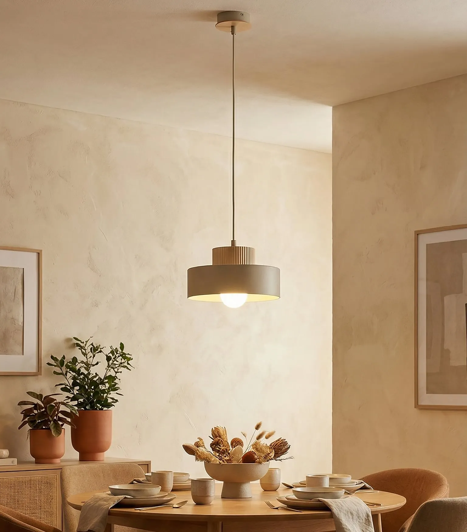 image lampa wisząca, design dekoracyjny, jadalnia, oświetlenie, kolor beżowy