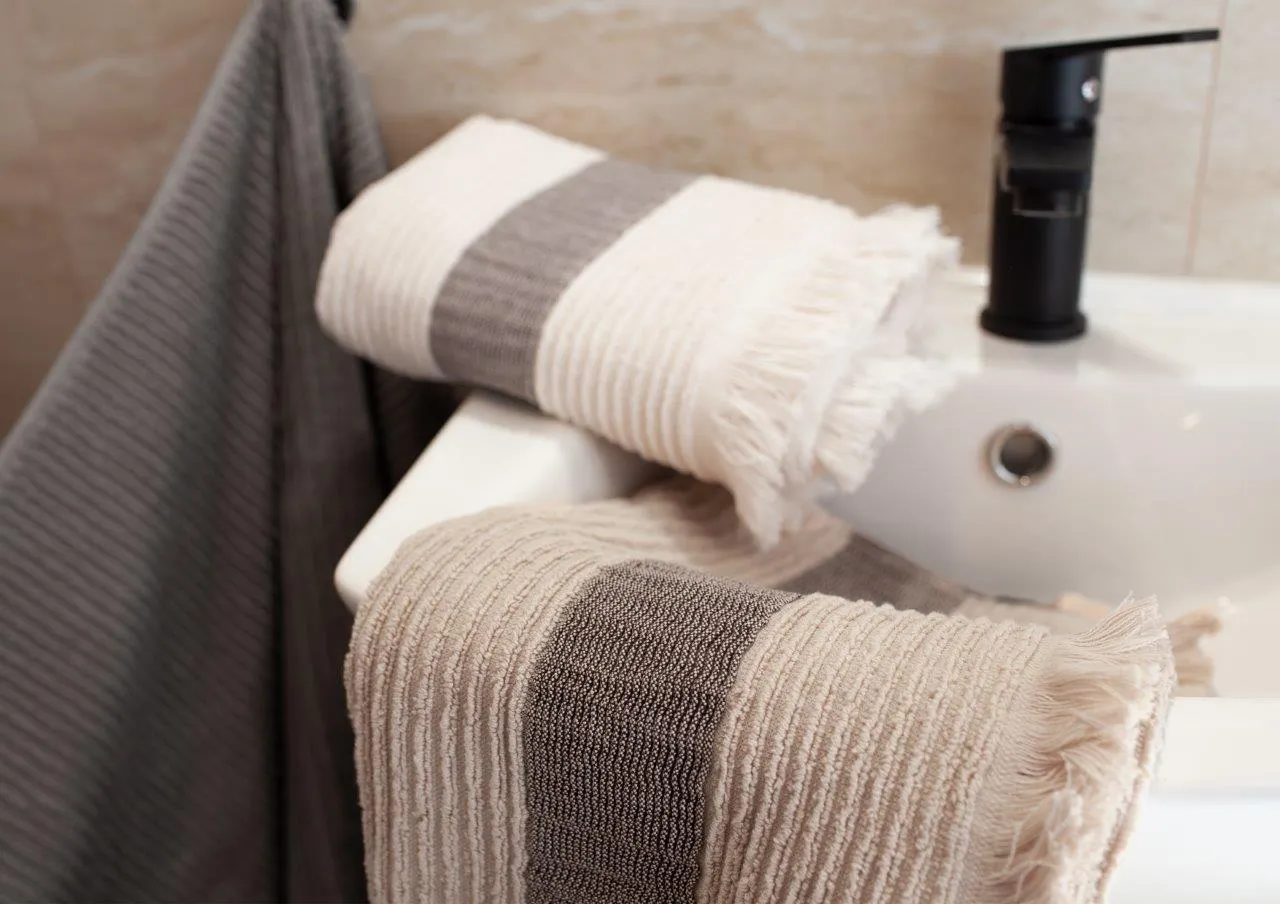 Ręcznik z frędzlami frotte FALA 70x140 gramatura 500 ecru - FARO_30579