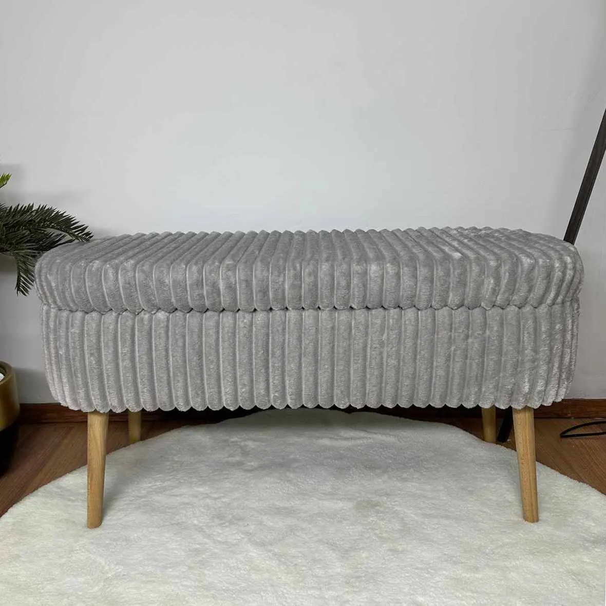 sofabox, pufa, puf, futra, filcowy, szara tkanina, drewniane nogi, pikowanie, ribbed texture