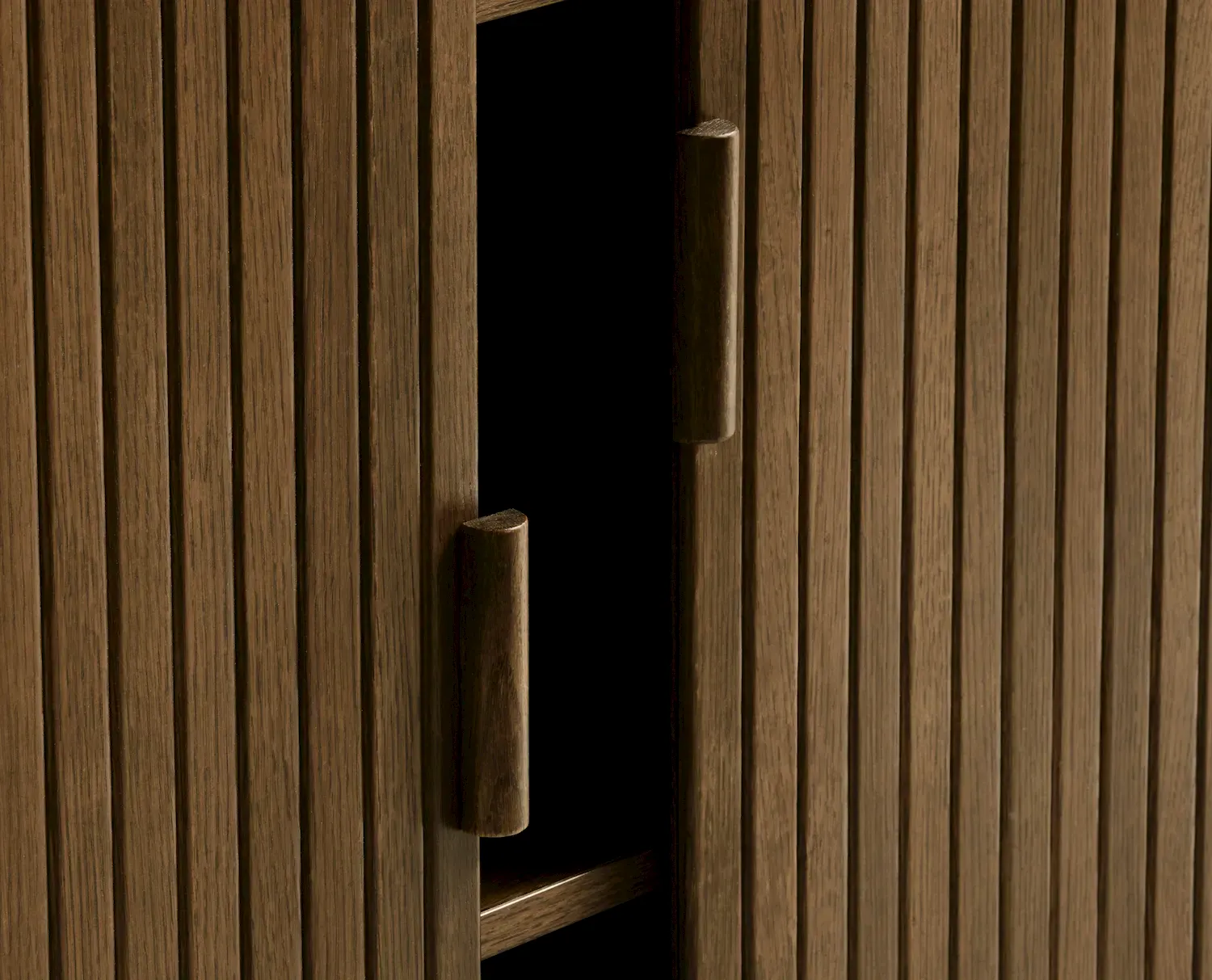 Komoda wysoka CAVO 2-drzwiowa ryflowana - dąb wędzony - UN_48952931