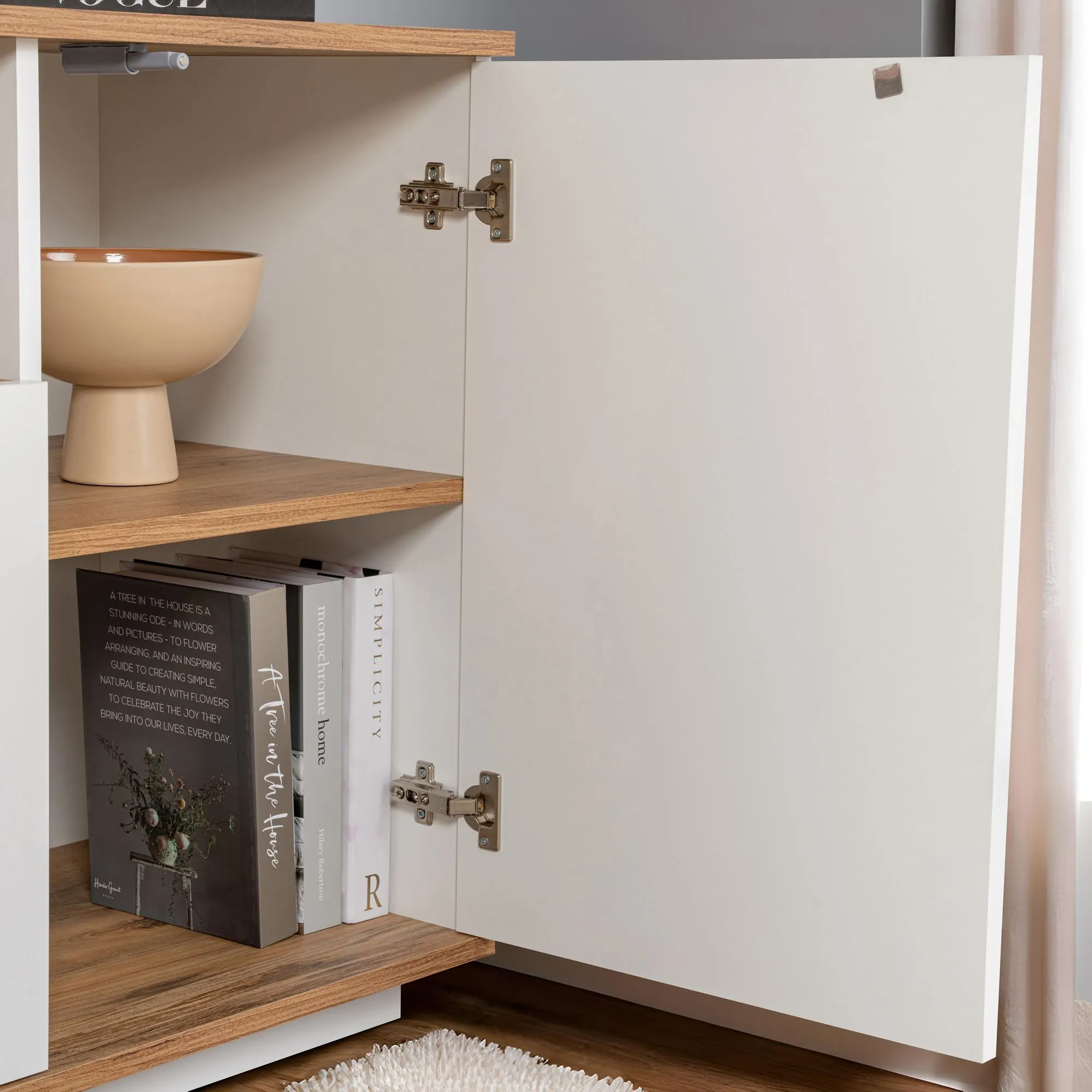 Komoda 4-drzwiowa z wnęką ARISTA 180 cm biały sosna atlantycka - ASI_241NRD1303