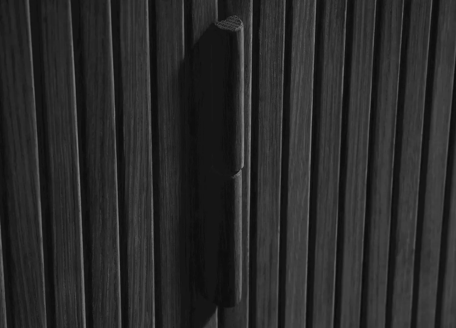 Komoda wysoka CAVO 2-drzwiowa ryflowana - czarna - UN_48954641