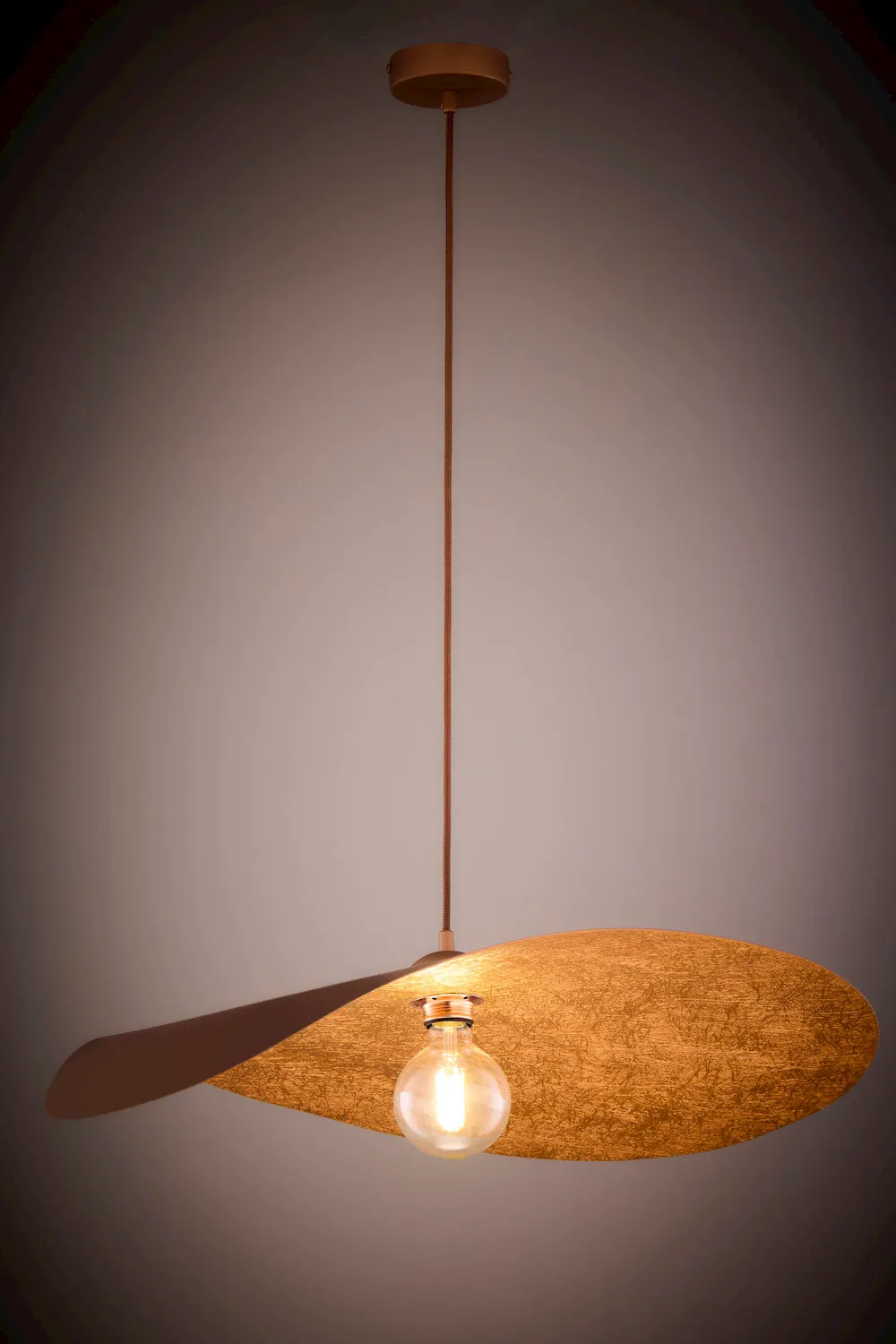 image lampa wisząca, oswietlenie, kula żarowa, bambusowy abażur, drewniany pilot