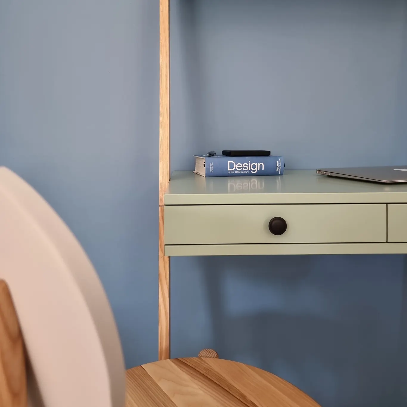 Biurko pionowe z szufladami i półkami LENO 79x183 szałwiowy blat/jesionowe nogi - NRAGABALSD117