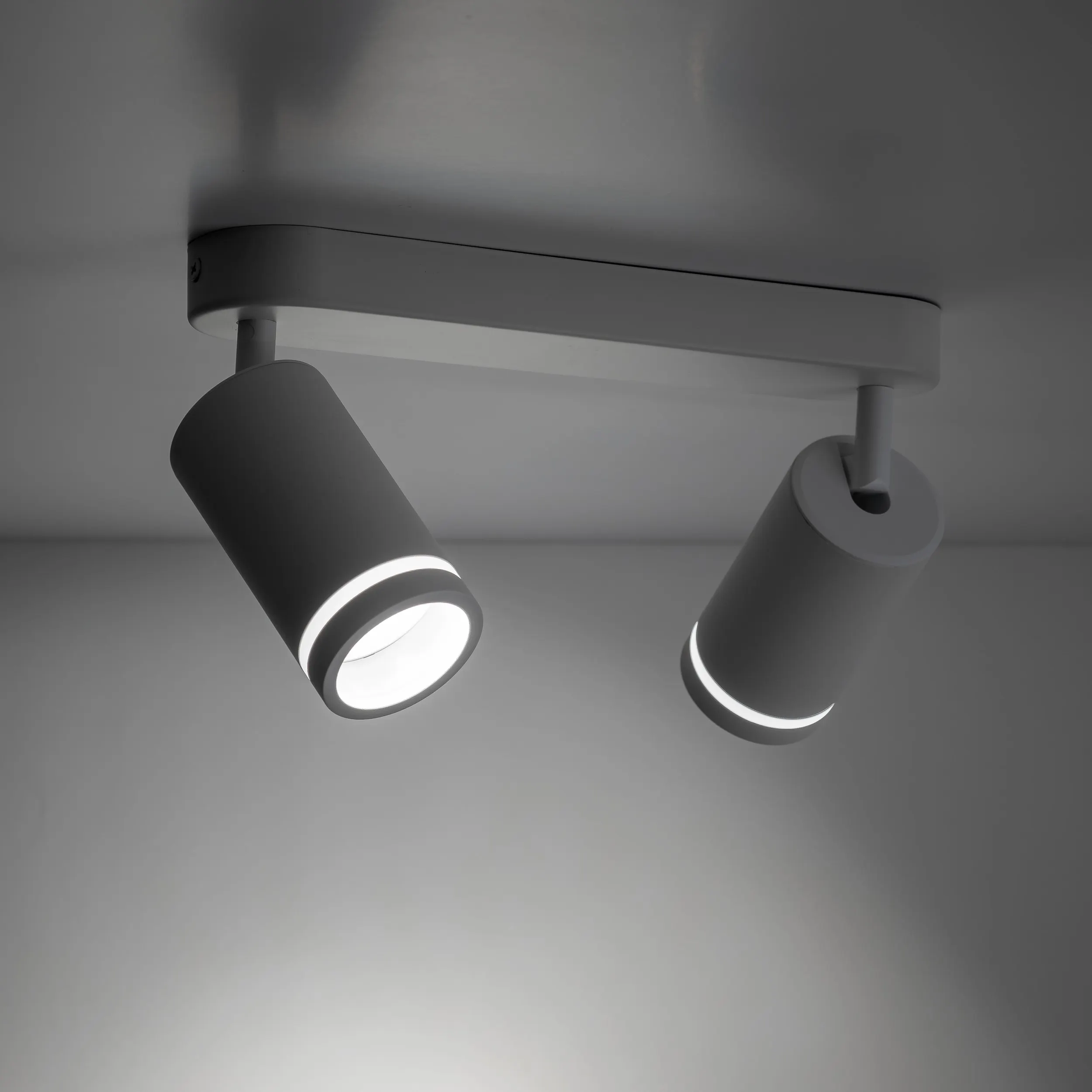 Plafon / Kinkiet JET biały na metalowej listwie regulowany 43x15x5cm - TK_6913