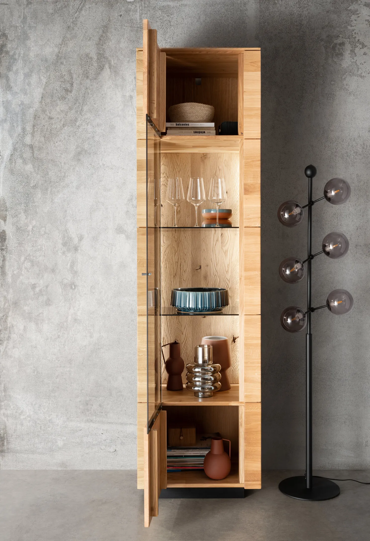 Witryna dębowa PRESENT 59x207 z oświetleniem led - GK_103623010202