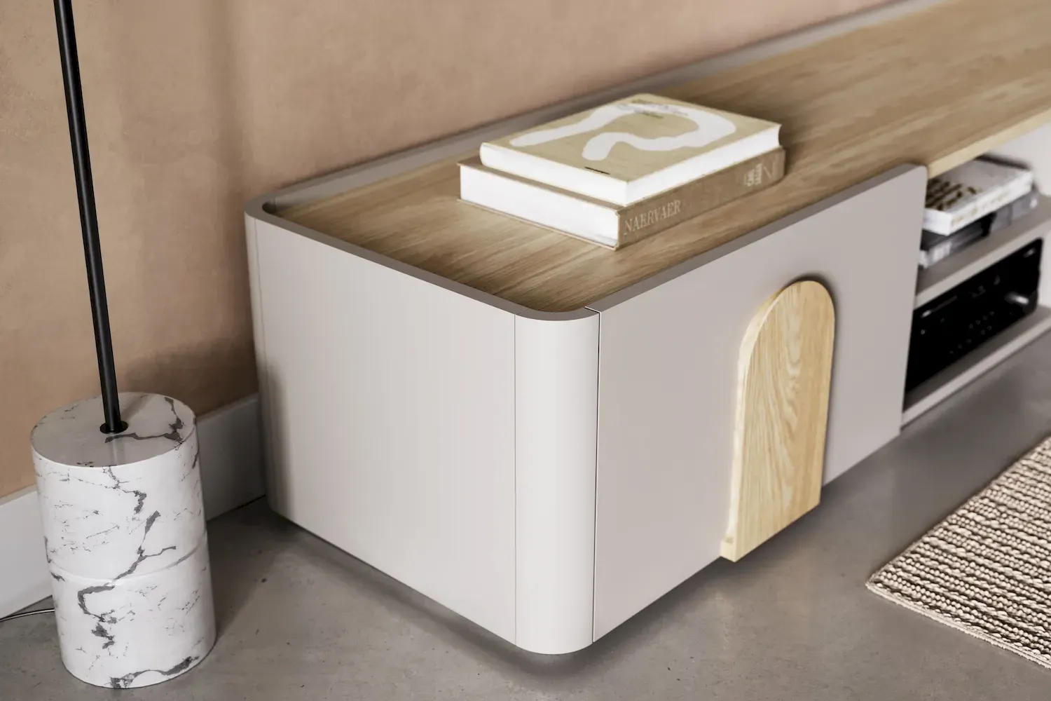 Szafka RTV z klapą i szufladą AMILIO 170 - cashmere dąb olejowany uchwyty dąb jasny - B_169222