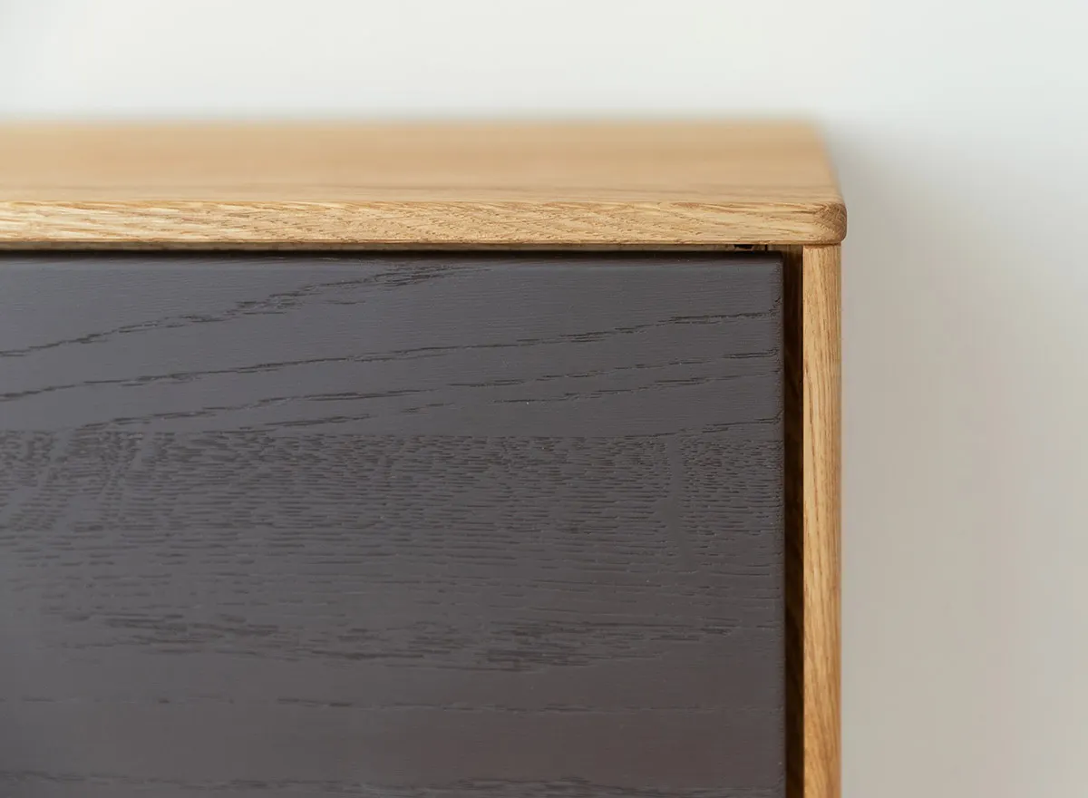 Komoda dębowa 2-drzwiowa z 1 szufladą SORA Dębowy Sen dąb olejowany grafit - ZIKOM3_F_1.2