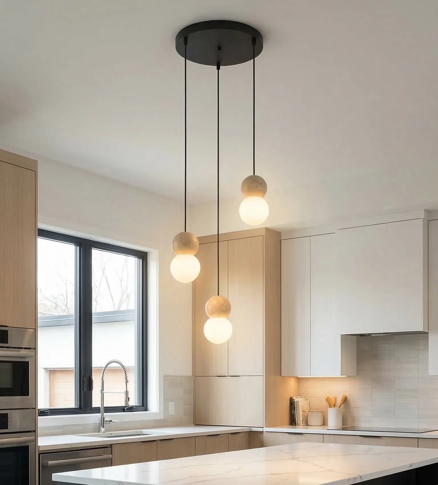 lampa wisząca, kuchnia, sfera świecąca, metalowa podsufitowa, kolor beżu