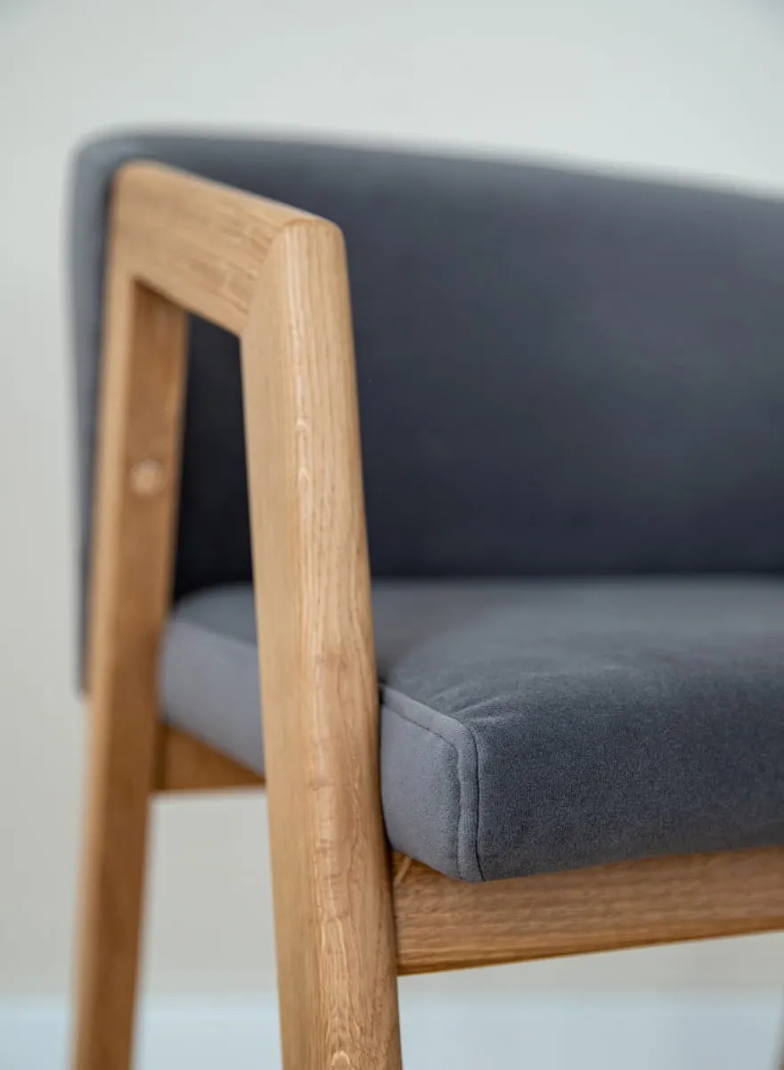 Krzesło tapicerowane AVELINA grafitowe z drewnianymi nogami 9852 FORIO - grafitowe - FOR9852AV