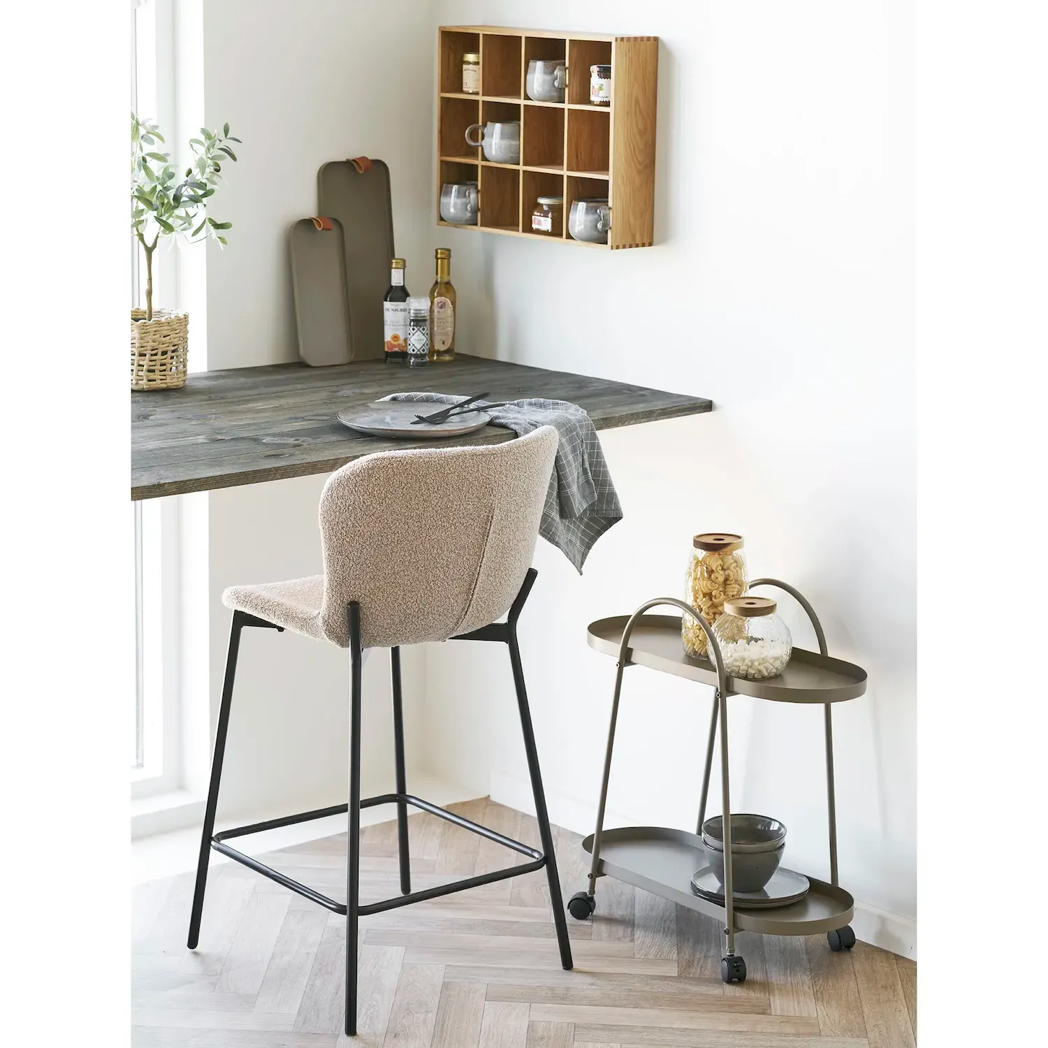 Hoker MACEDA beżowy czarne metalowe nogi - 1050001