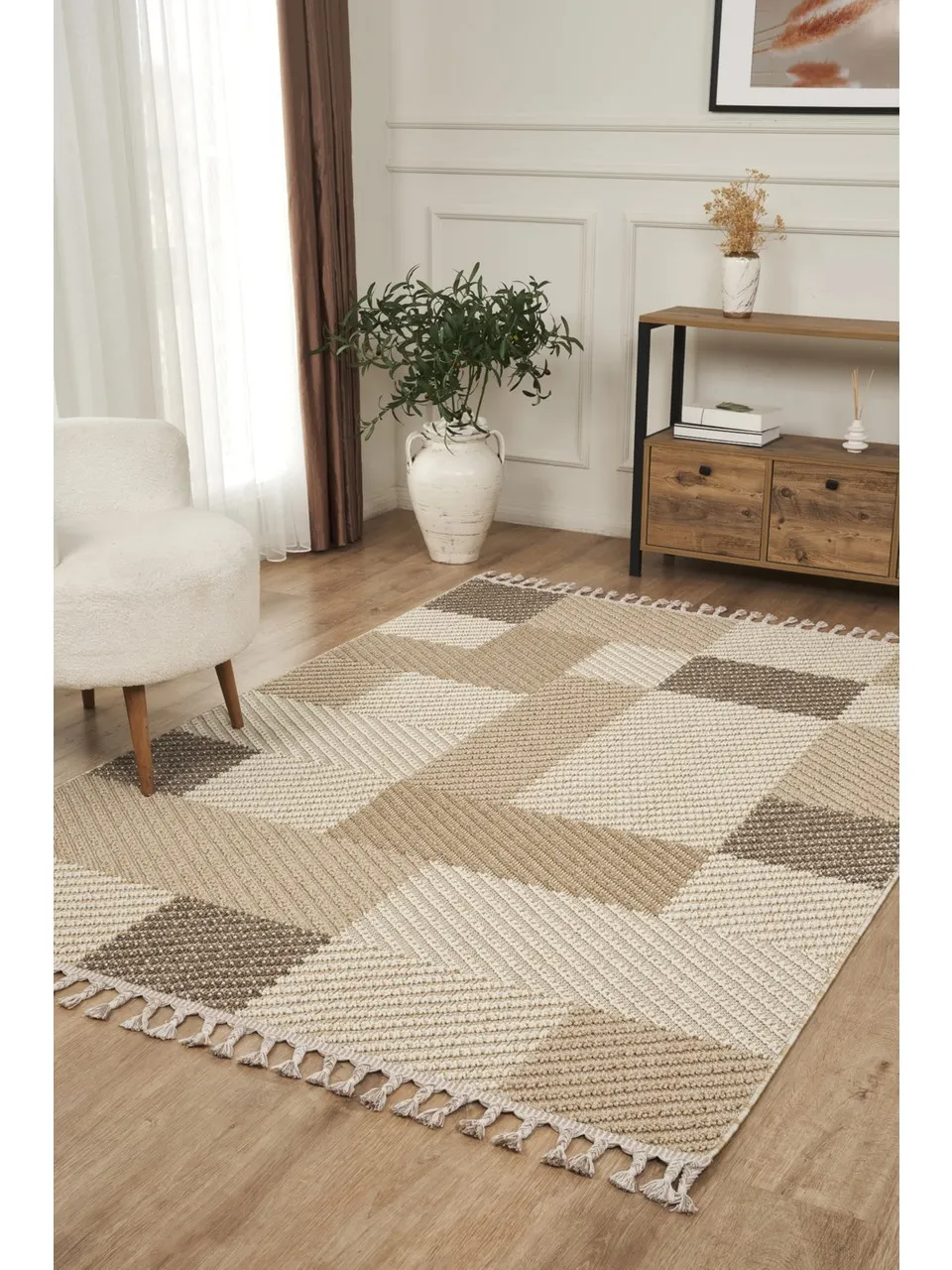 dywan, dywan w geometryczny wzór, kolor beżowy, tekstylia do salonu, frędzle rug