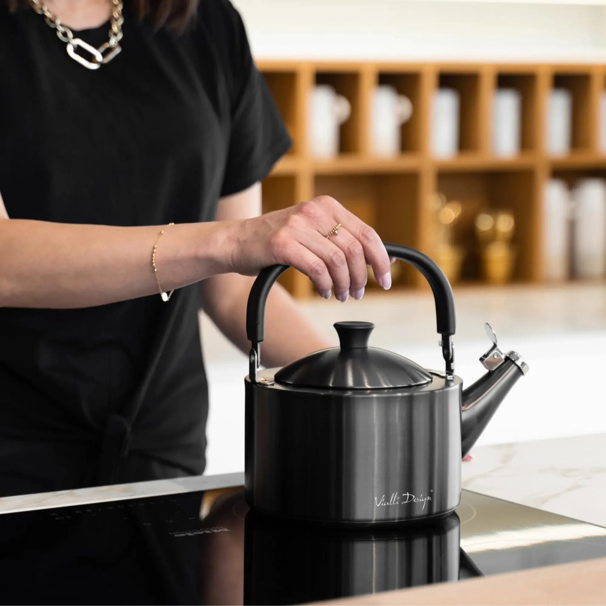 czajnik, metalowy, czarny, kuchenka, pokrywa