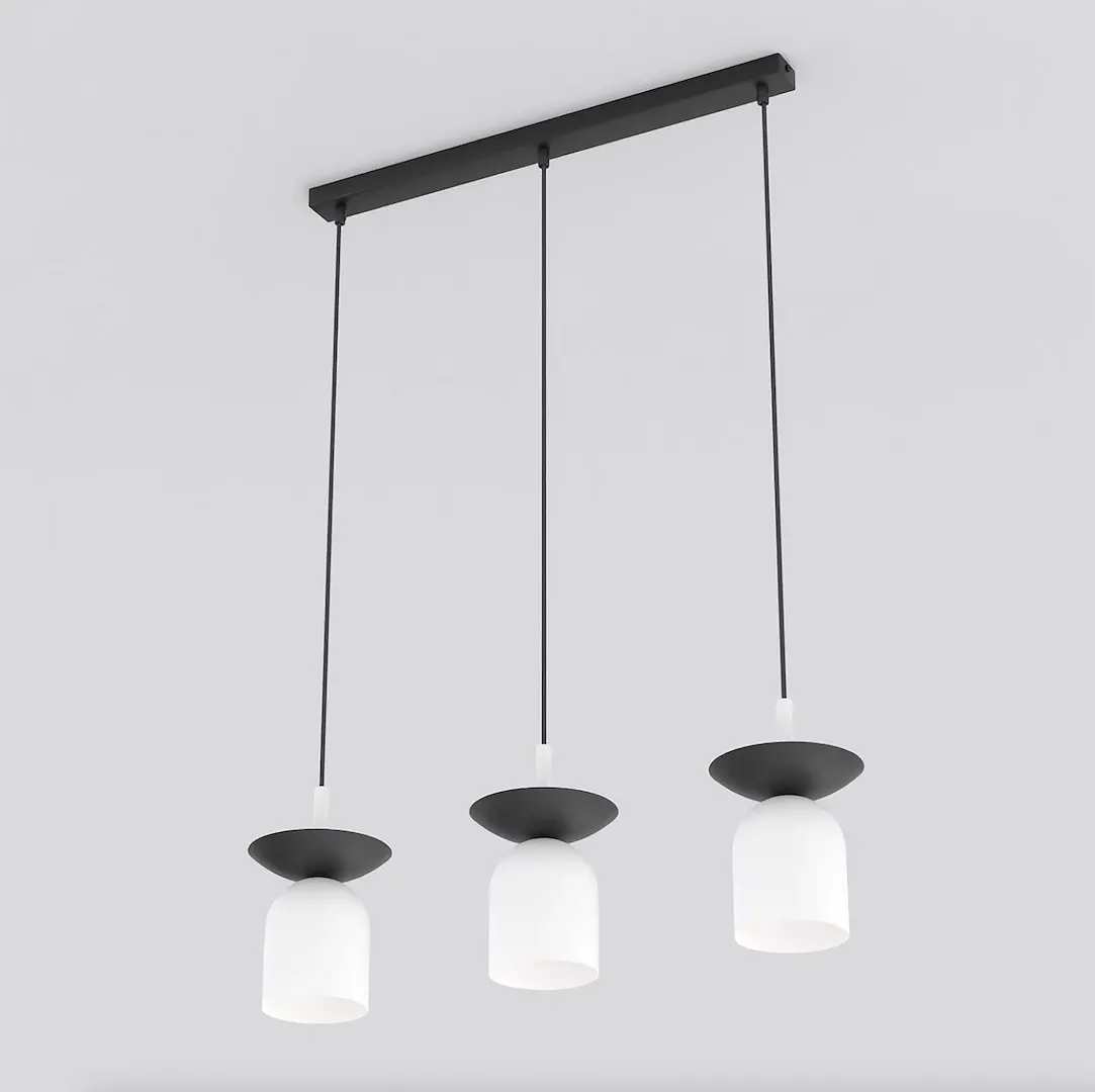 lampa wisząca, trzy źródła światła, czarna listwa, szklane abażury, minimalistyczny design