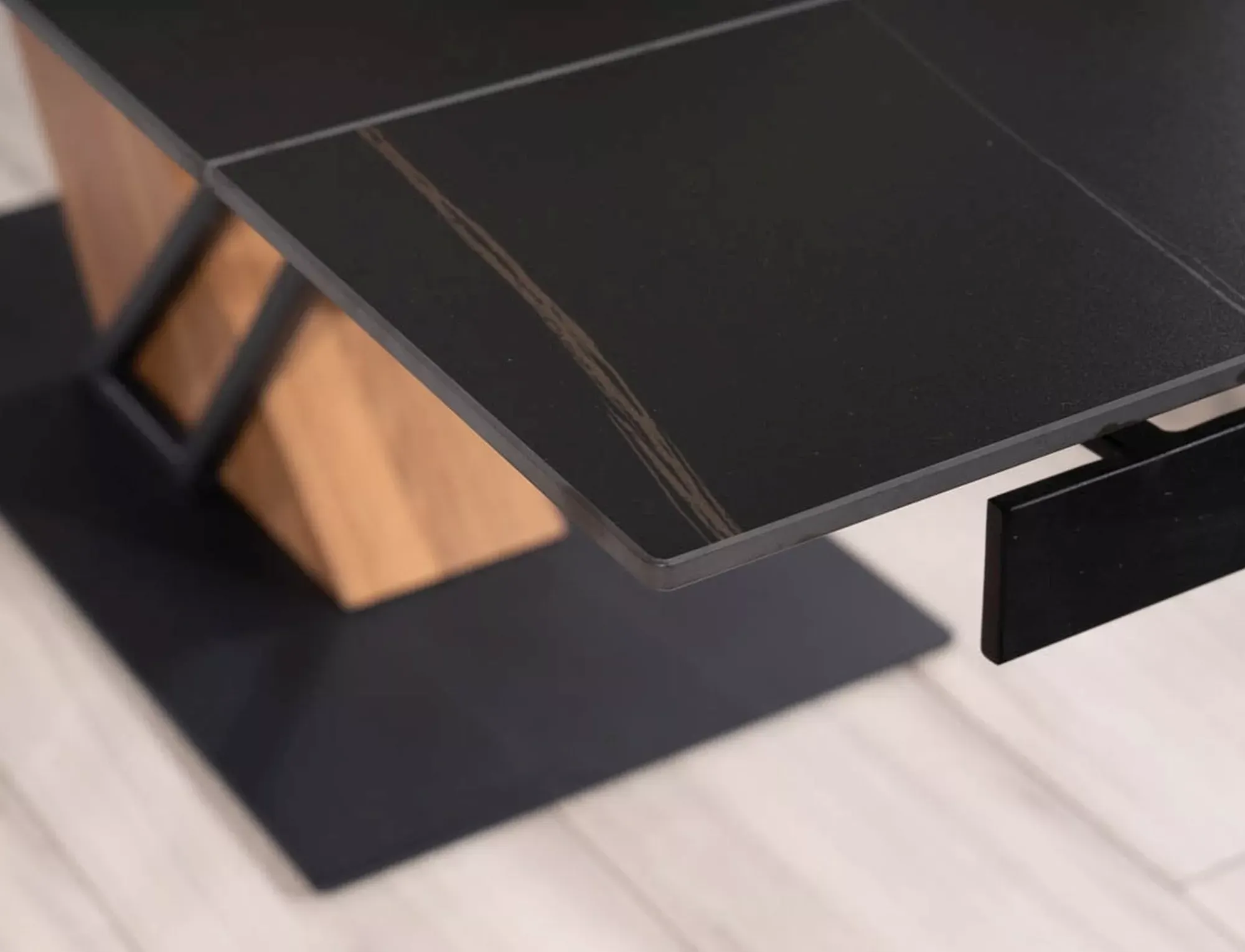 Stół rozkładany ceramiczny blat GENESIS 90x180-240 czarny efekt marmuru stelaż jesion czarny mat - GENESISCCJ180