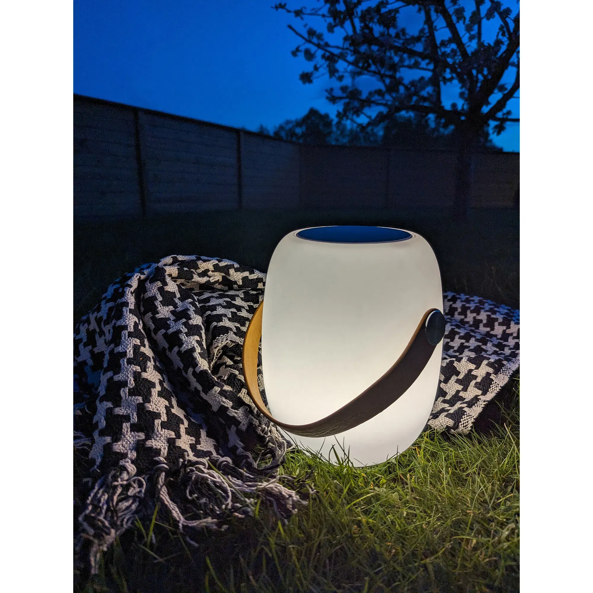 Lampa CARDIFF z paskiem biała głośnik bluetooth ładowalna - 6405180