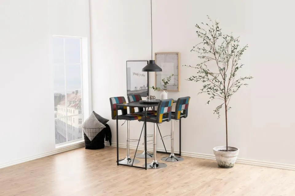 image stół barowy, krzesła barowe, wysoki stół, metalowa podstawa, wyposażenie jadalni