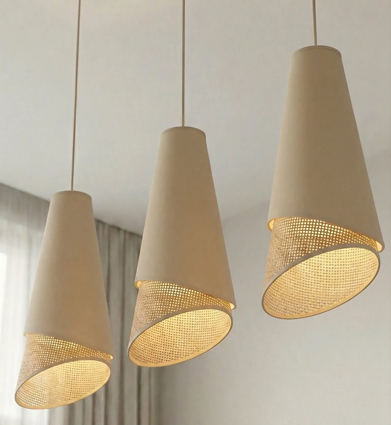 Lampa wisząca z perforowanym kloszem MODA 3 rattan beżowy - 1620/3