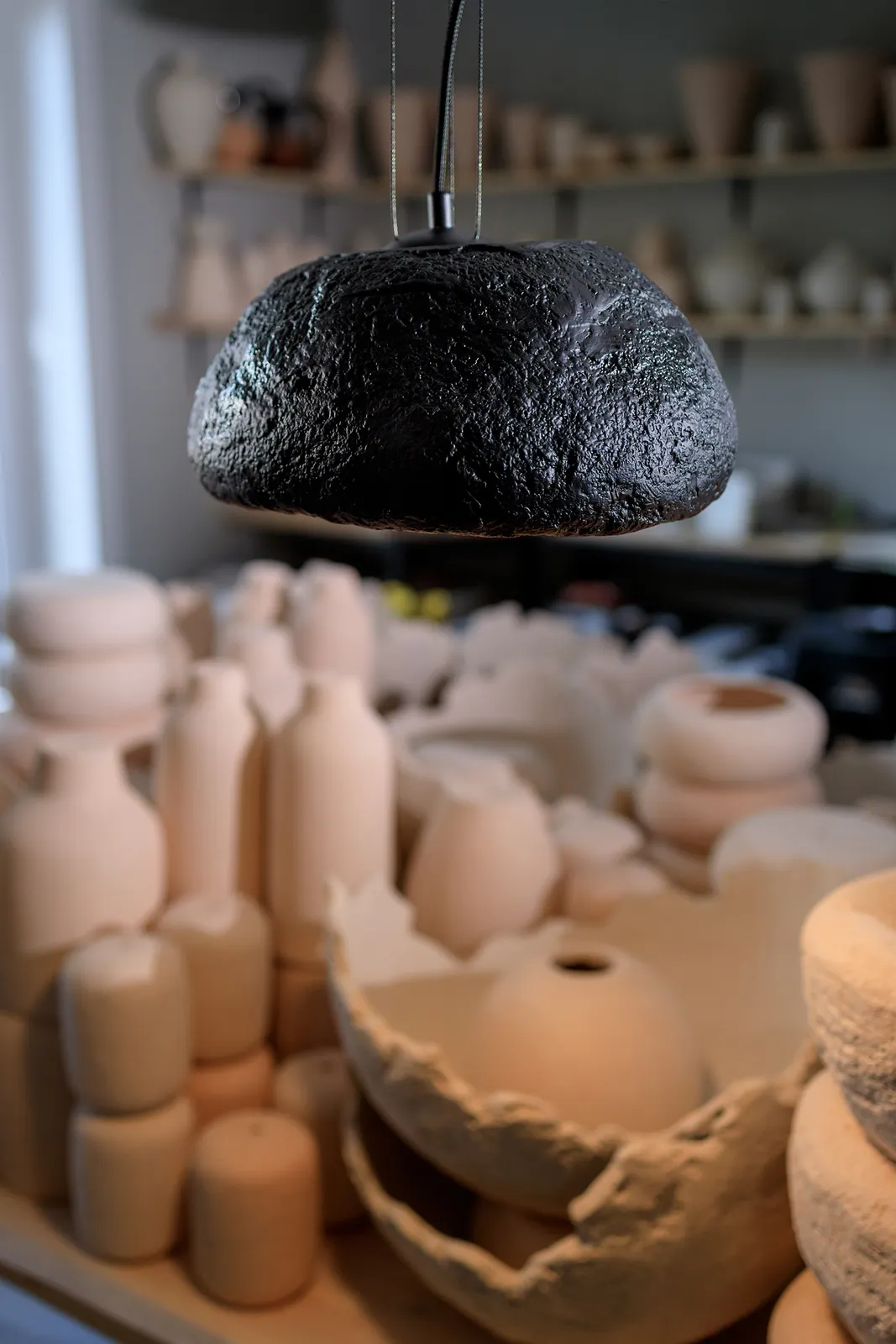 Lampa wisząca SYNTIA M 1 ceramiczny klosz czarna - SI_41430