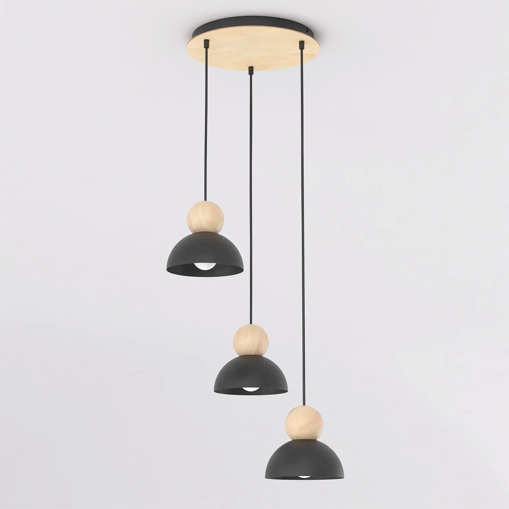 image lampa wisząca, drewniane kule, czarna oprawa, nowoczesny design, trzy poziomy