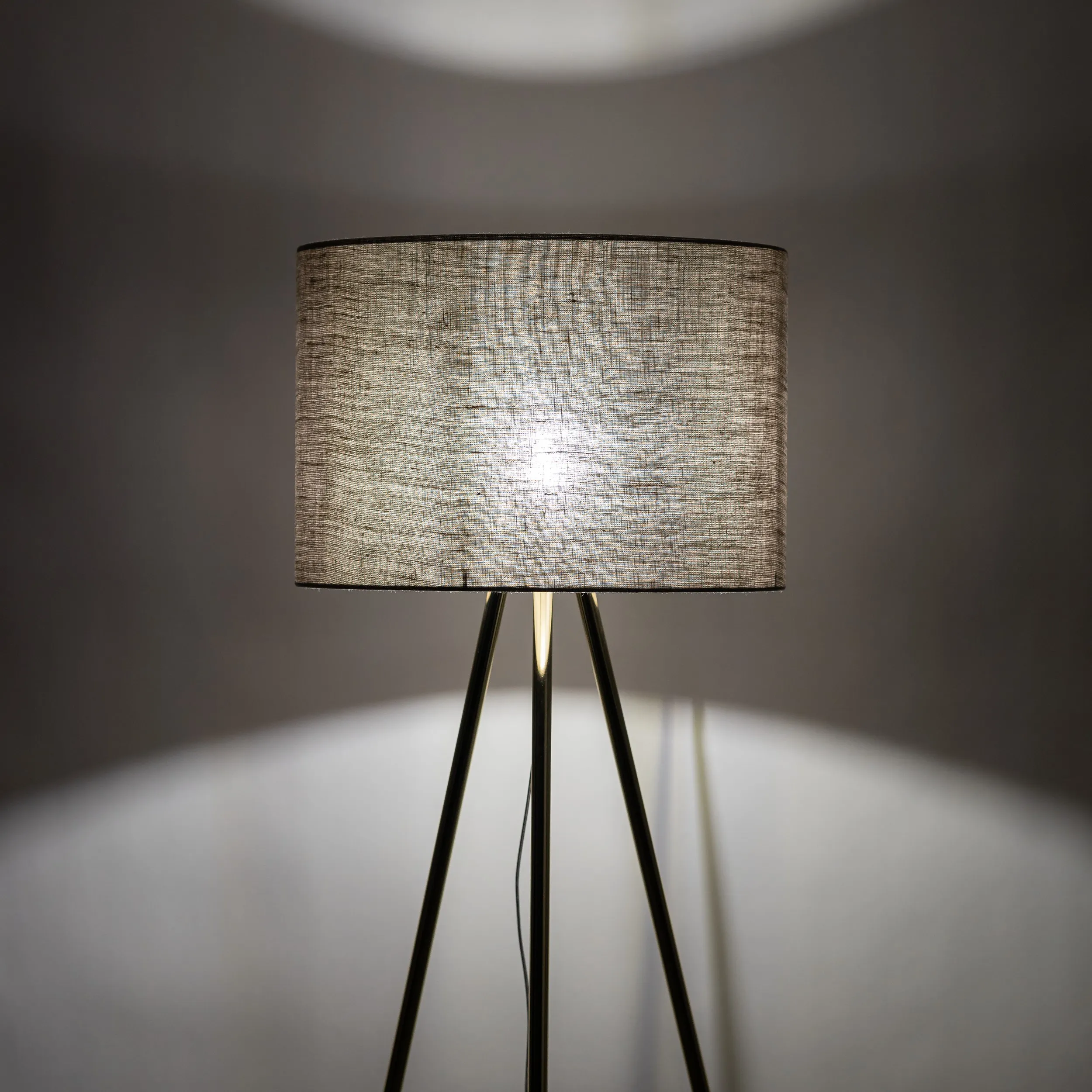 Lampa podłogowa UMBERTO złote nogi brązowy okrągły abażur z tkaniny 155x50cm - TK_16036